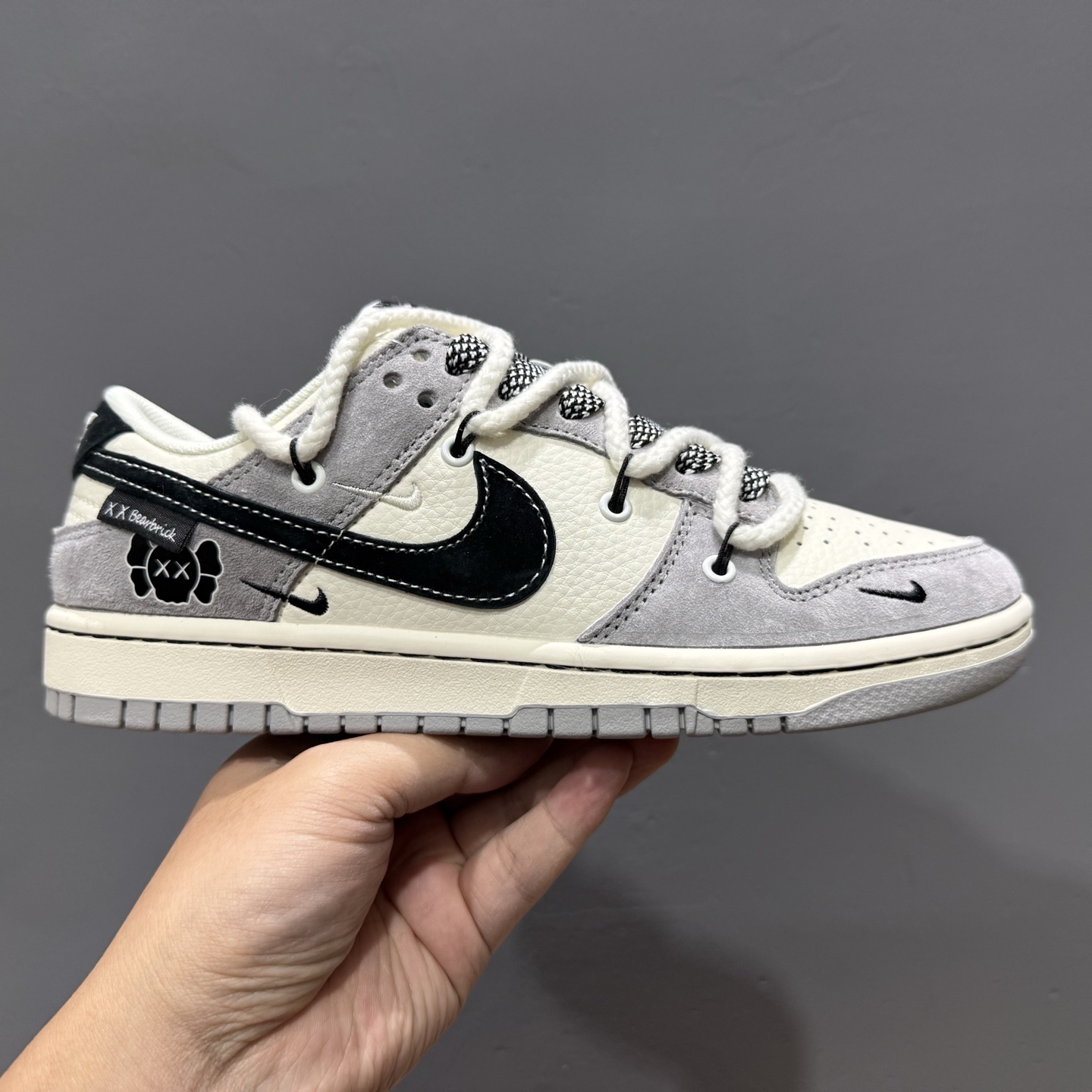 Kaws x Nike Dunk Low 绑带猪八黑勾 YX5066-245