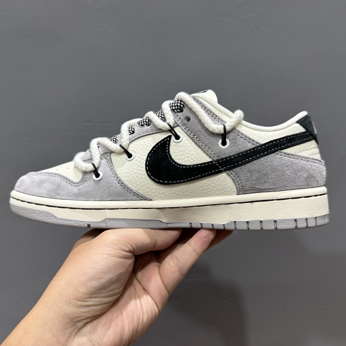 Kaws x Nike Dunk Low 绑带猪八黑勾 YX5066-245