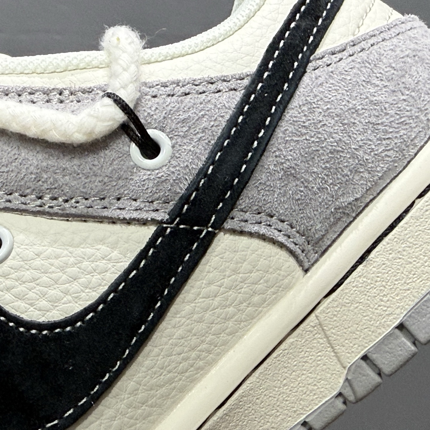 Kaws x Nike Dunk Low 绑带猪八黑勾 YX5066-245