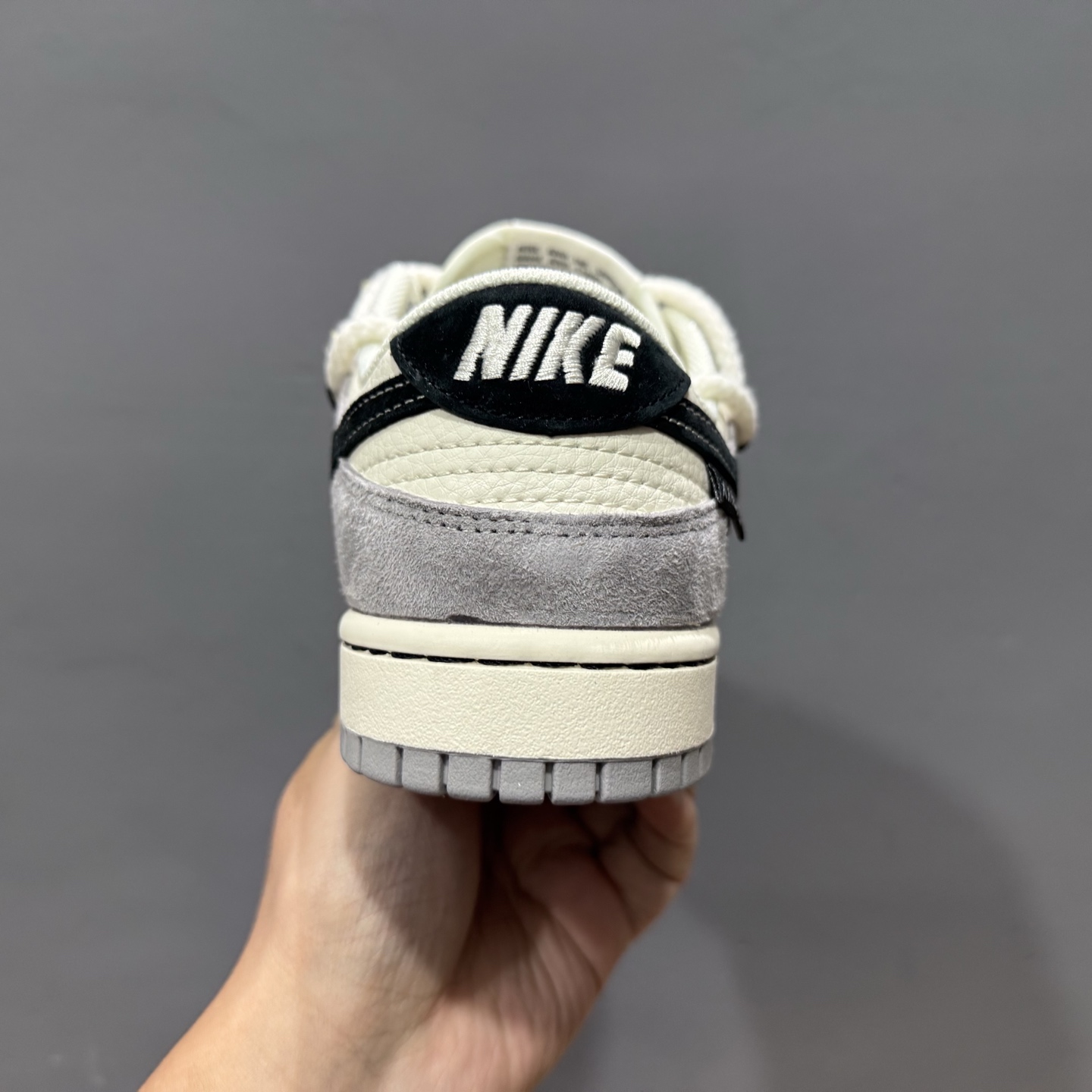 Kaws x Nike Dunk Low 绑带猪八黑勾 YX5066-245