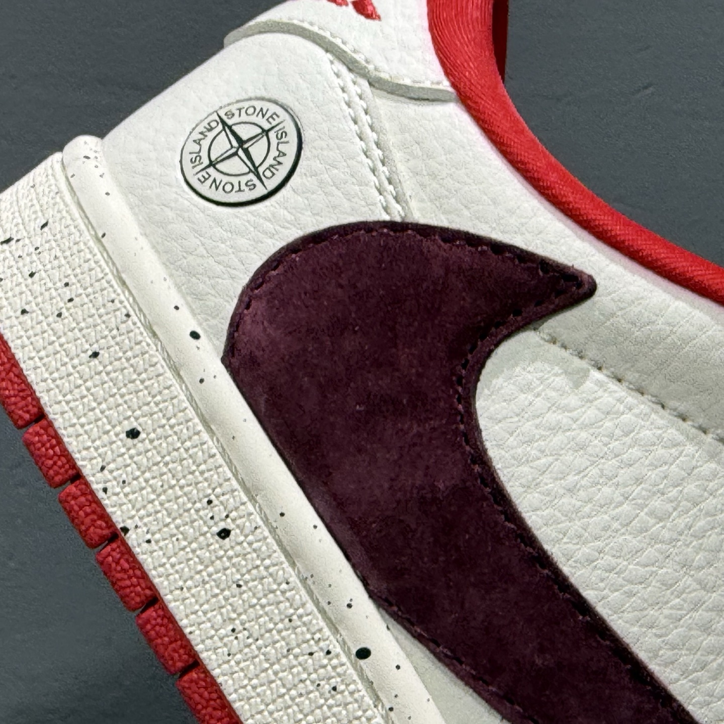 XC版 Travis Scott x Fragment Design x Air Jordan 1 Low SP AJ1 乔1 石头岛联名 石榴红 低帮文化休闲板鞋 CF3688-077