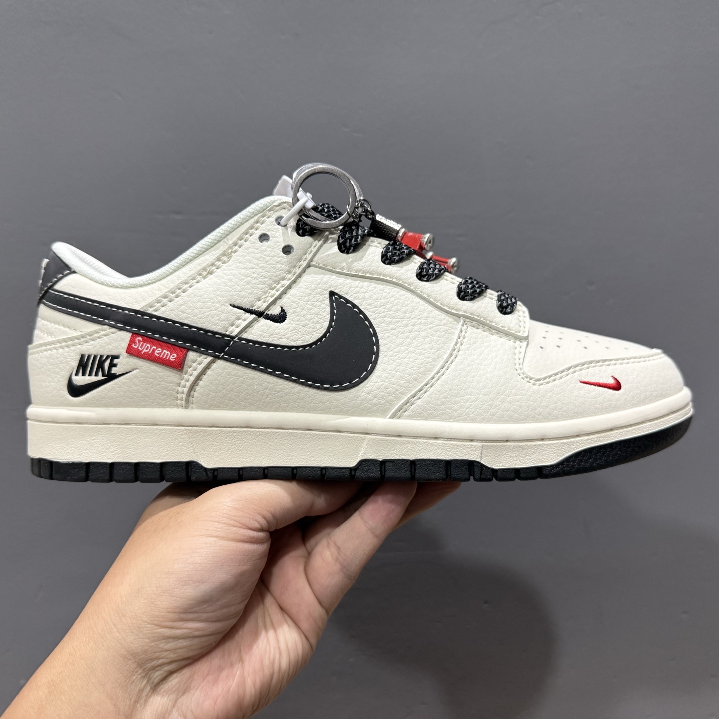 Supreme x Nike Dunk Low 米黑小勾 HH7518-035