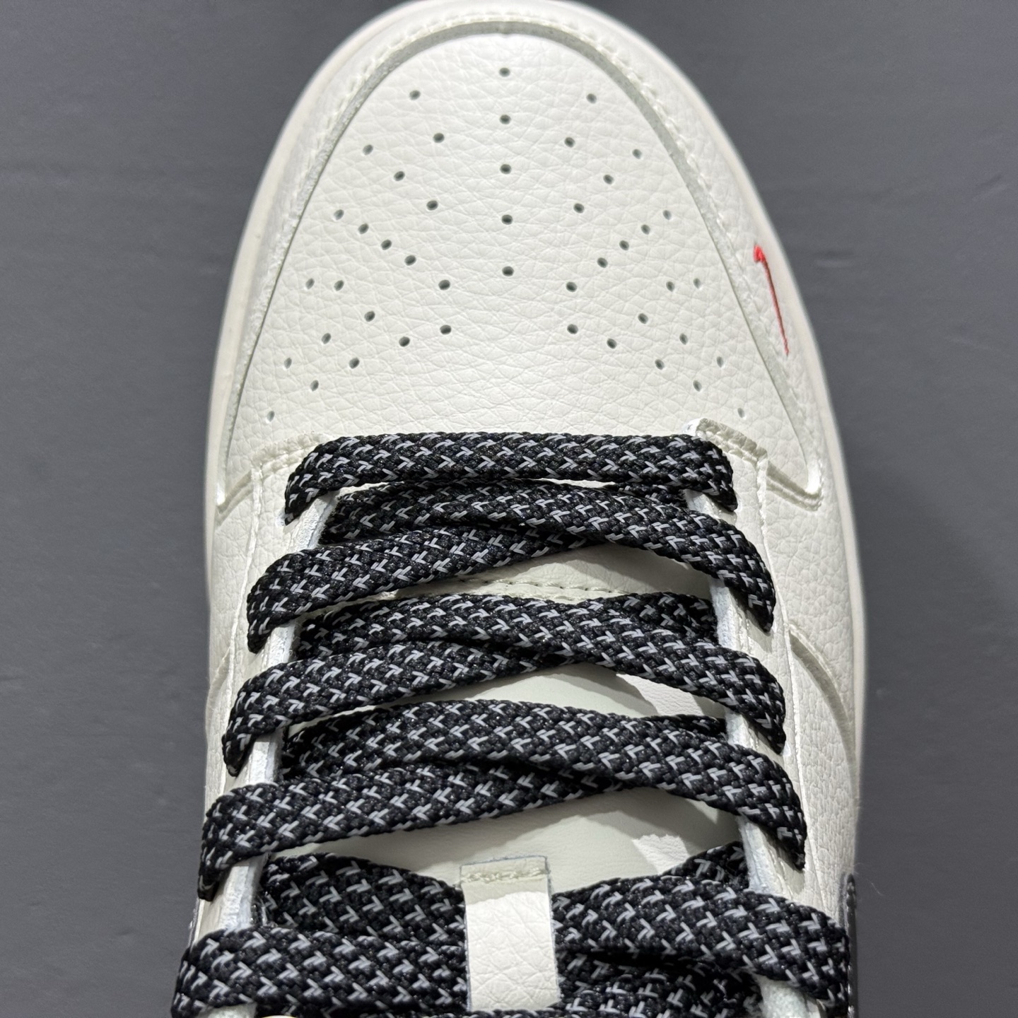 Supreme x Nike Dunk Low 米黑小勾 HH7518-035