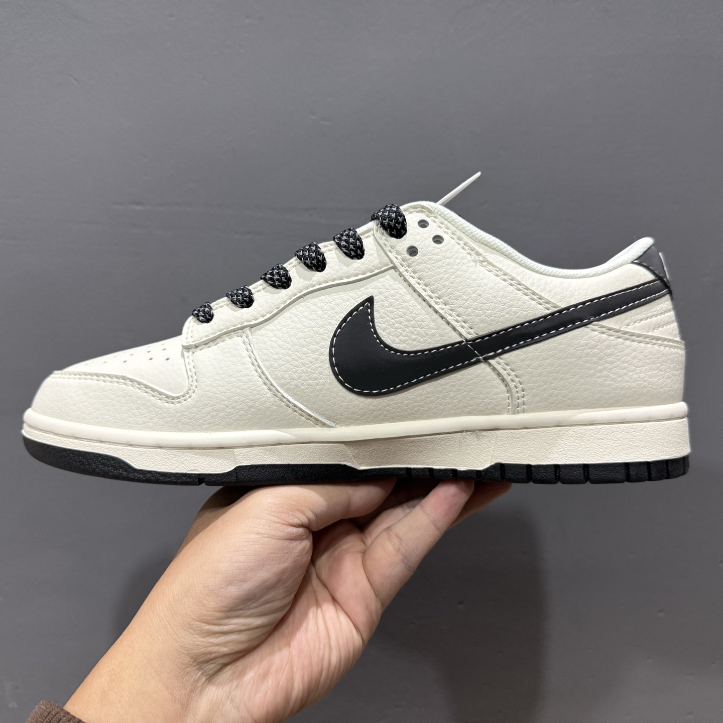 Supreme x Nike Dunk Low 米黑小勾 HH7518-035