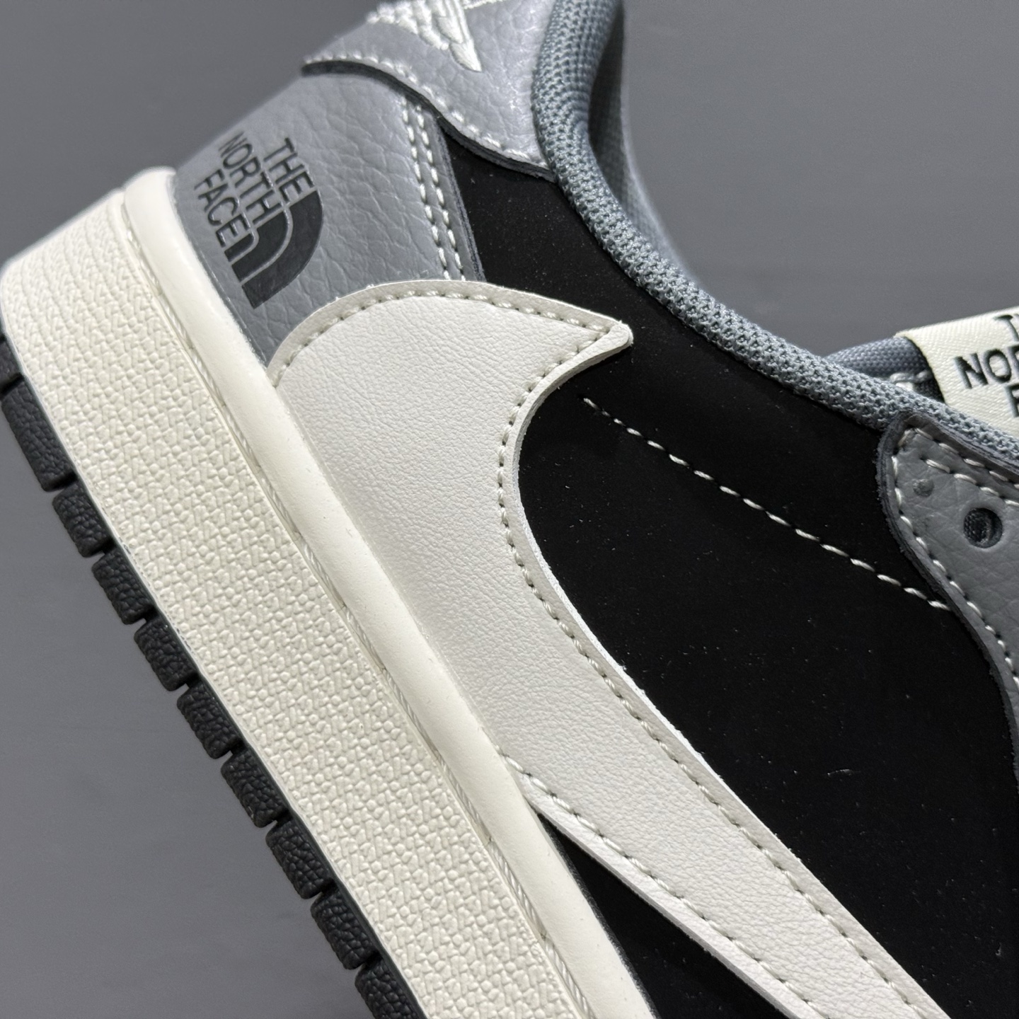 The North Face x Air Jordan 1 暗夜黑灰 XS6089-513