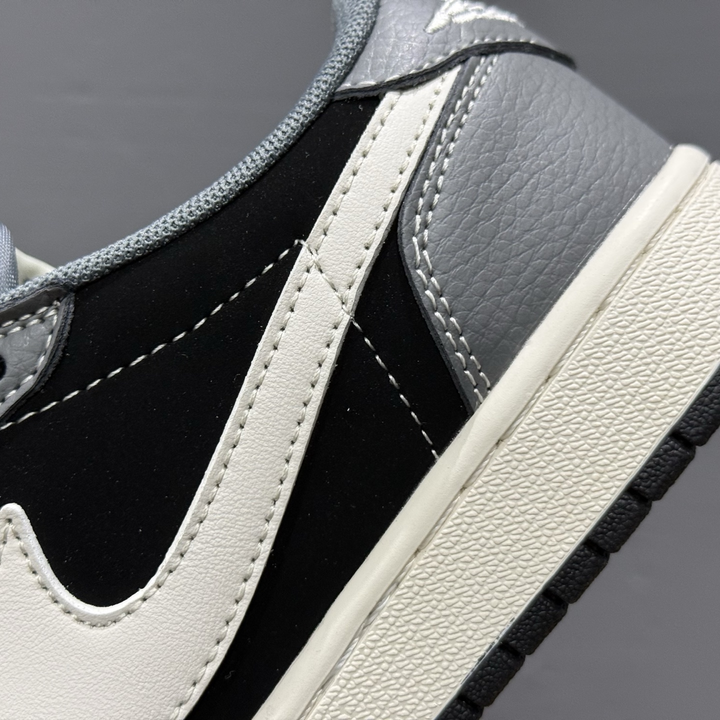 The North Face x Air Jordan 1 暗夜黑灰 XS6089-513