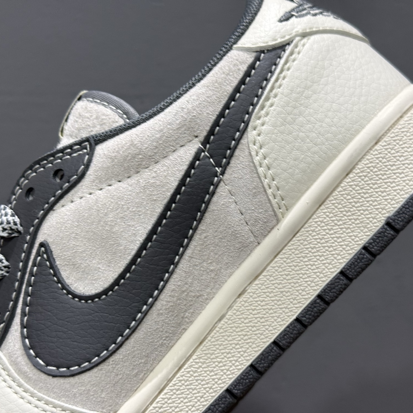 Fragment x Travis Scott x Supreme Air Jordan 1 Low 三方联名倒钩 XS3086-012