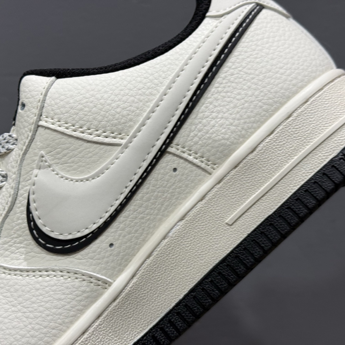 Nike Air Force 1'07 Low Supreme联名 白黑双勾 空军一号低帮休闲板鞋 XS1958-545