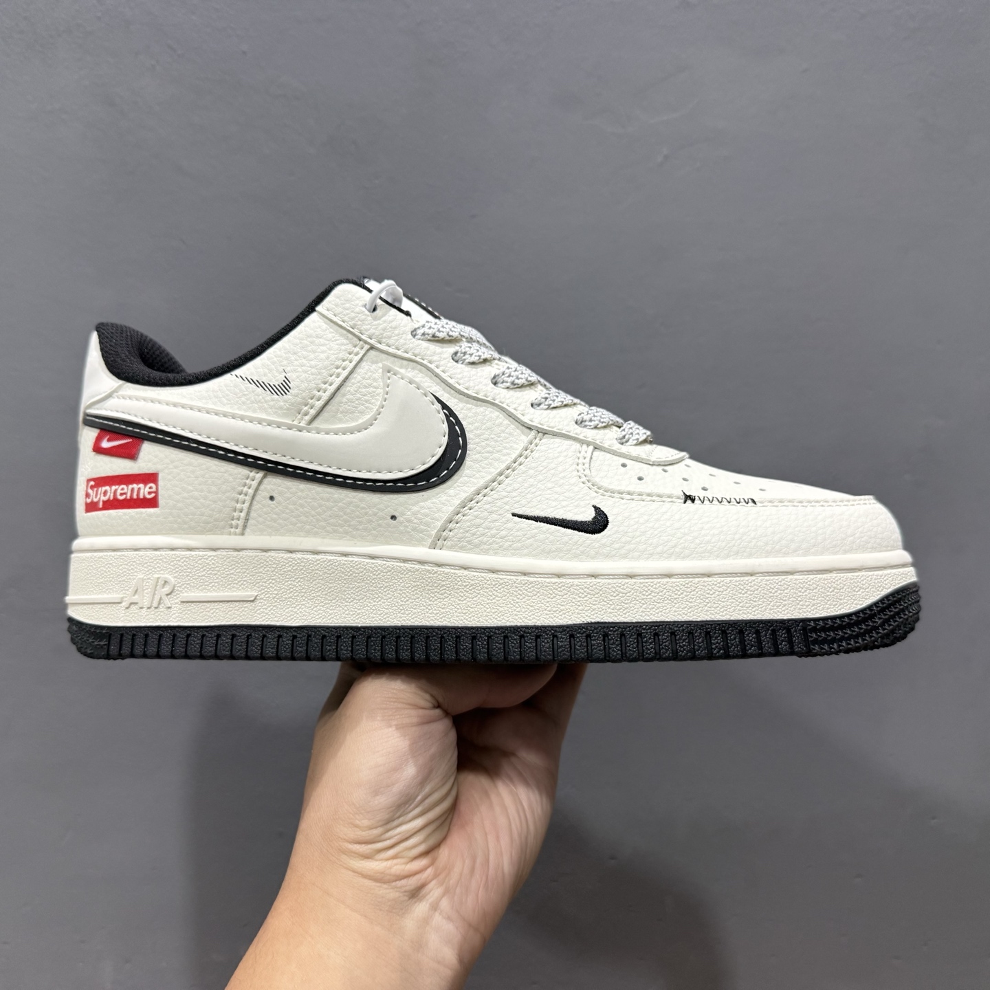 Nike Air Force 1’07 Low Supreme联名 白黑双勾 空军一号低帮休闲板鞋 XS1958-545