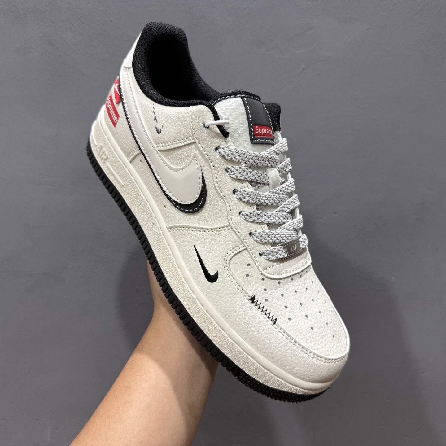 Nike Air Force 1'07 Low Supreme联名 白黑双勾 空军一号低帮休闲板鞋 XS1958-545