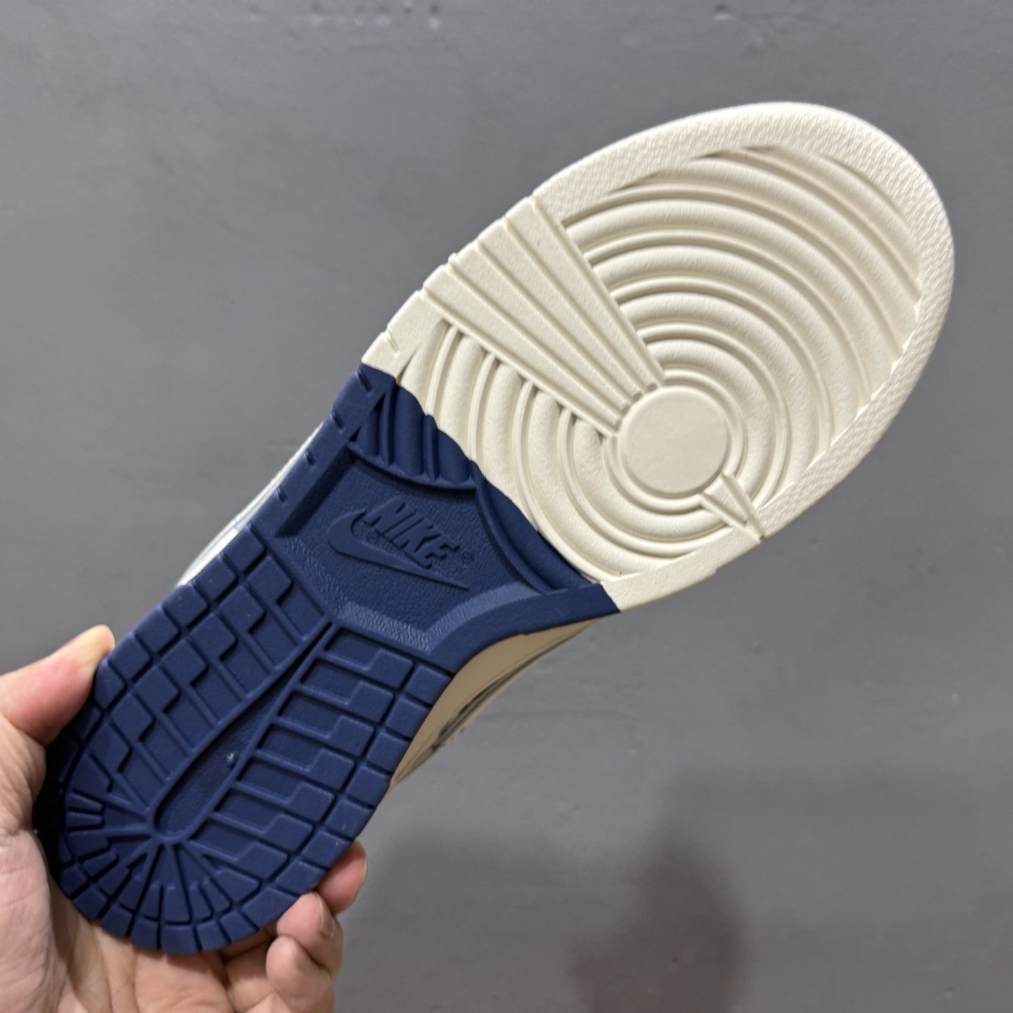 Nike SB Dunk Low LV系列 绑带 油画白勾 低帮休闲板鞋 DM6868-077