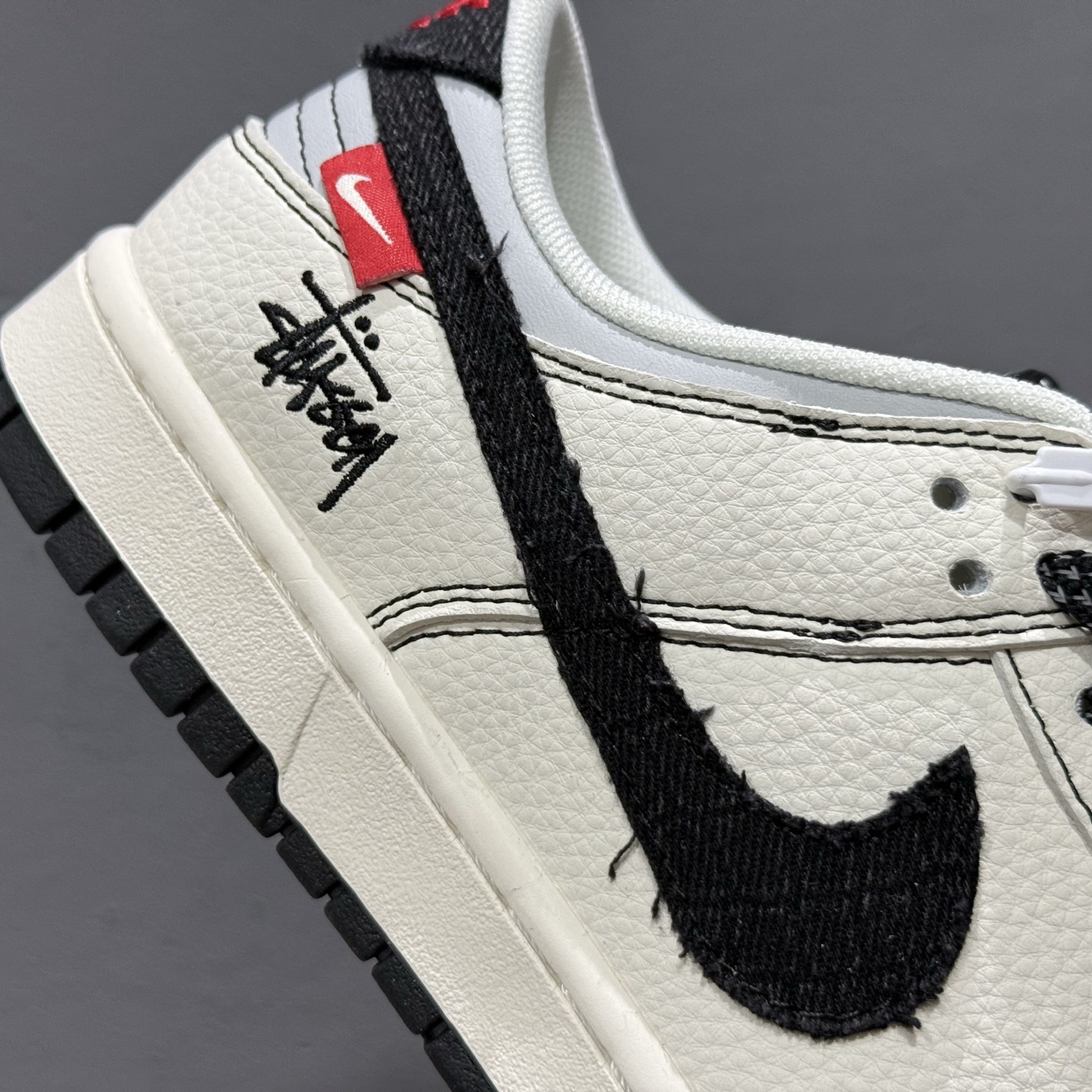 Nike SB Dunk Low 斯图西联名双 拼黑布勾 周年高端定制 低帮休闲板鞋 ZH2598-266