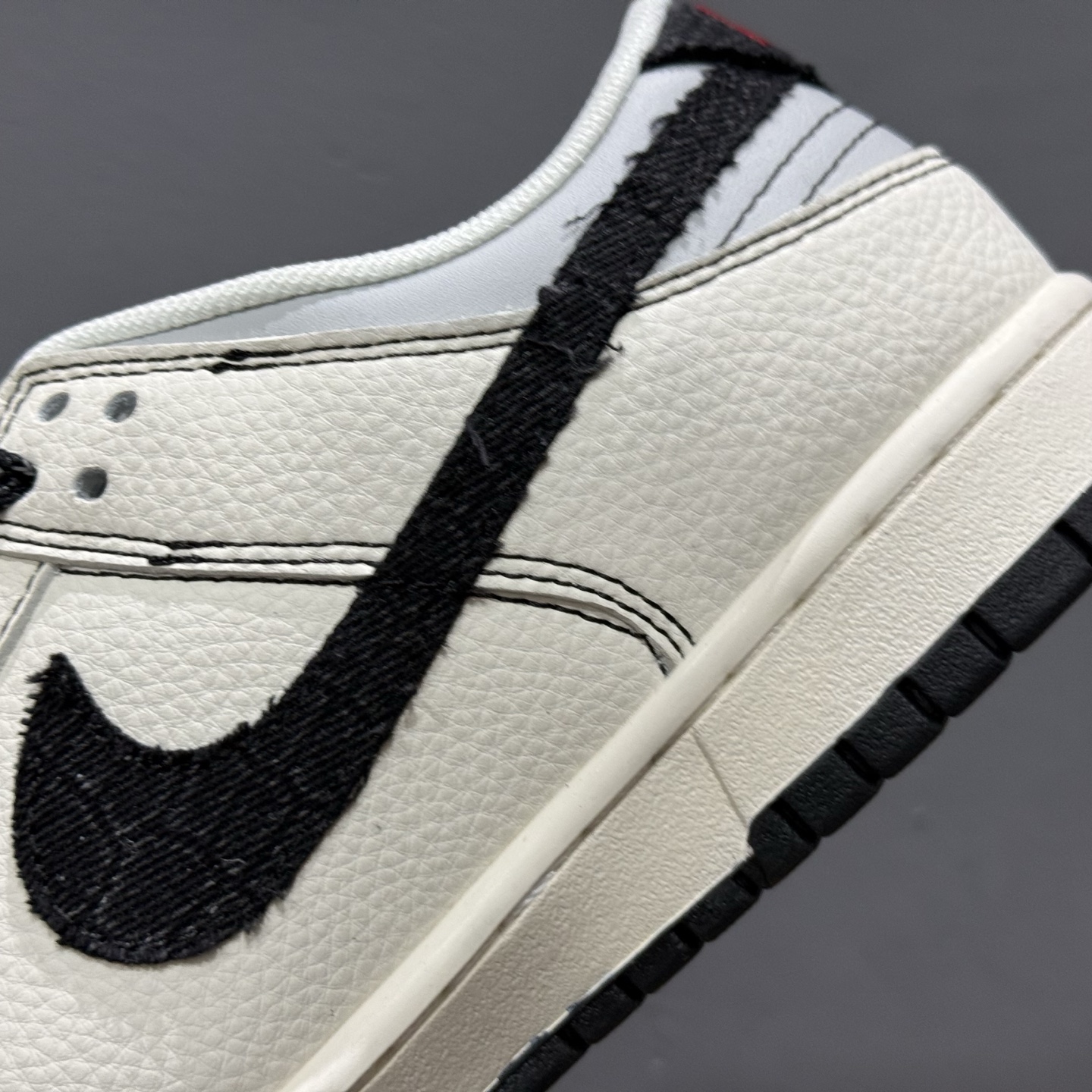 Nike SB Dunk Low 斯图西联名双 拼黑布勾 周年高端定制 低帮休闲板鞋 ZH2598-266