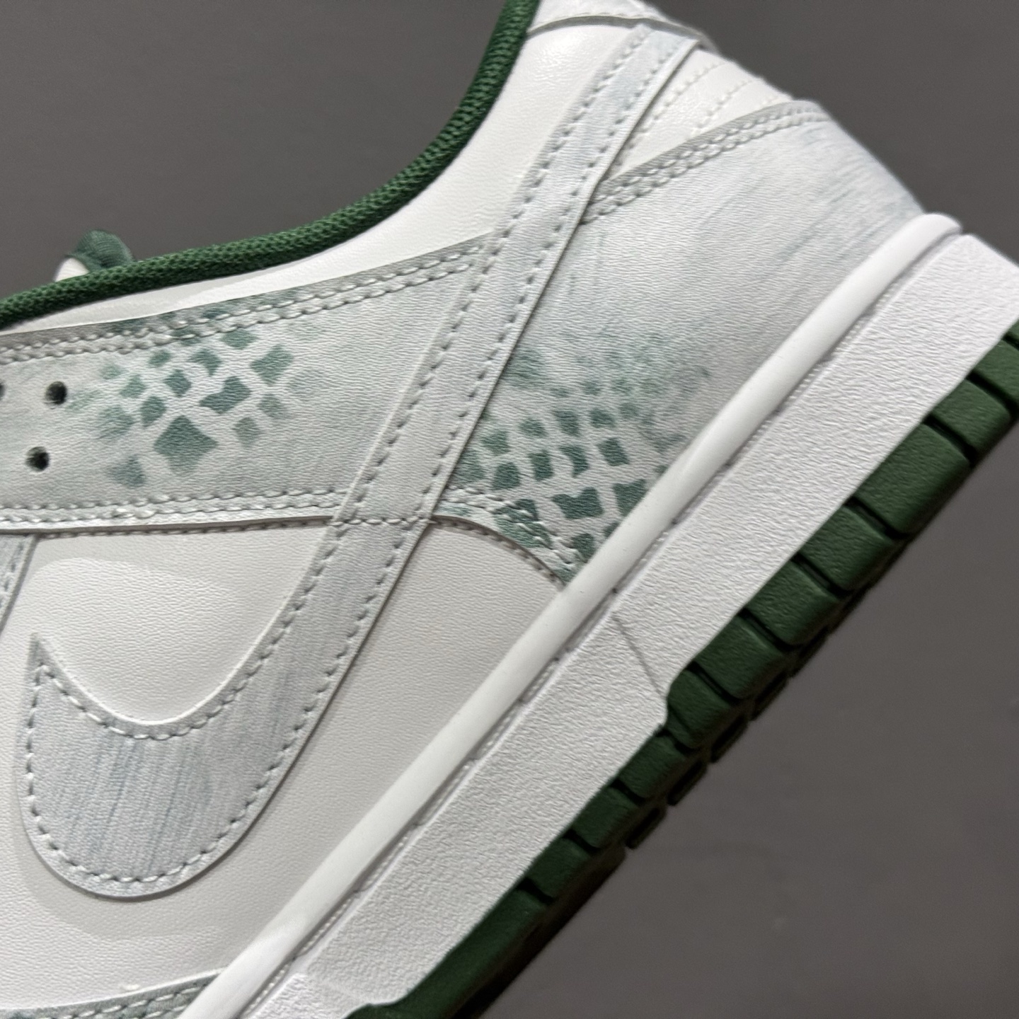 Nike SB Dunk Low 蛇年限定 碧蛇 低帮休闲板鞋 DD1391-101
