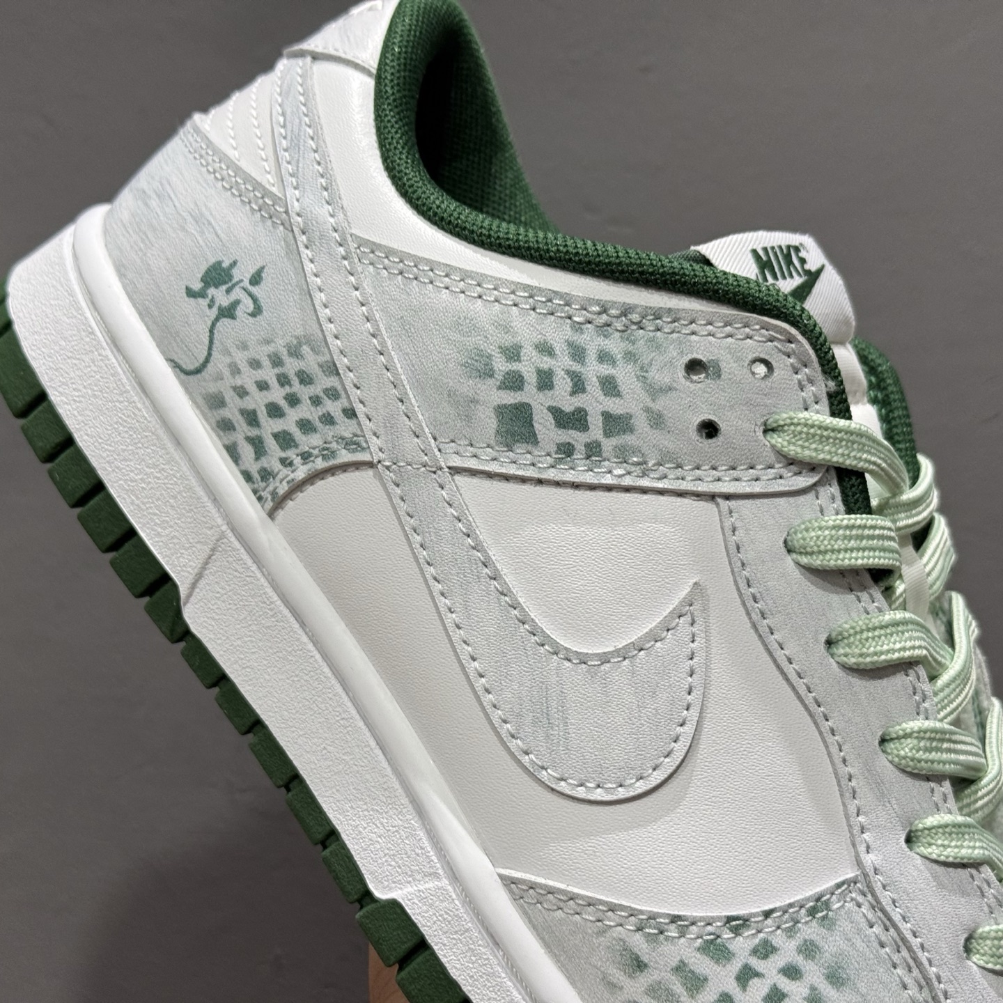 Nike SB Dunk Low 蛇年限定 碧蛇 低帮休闲板鞋 DD1391-101