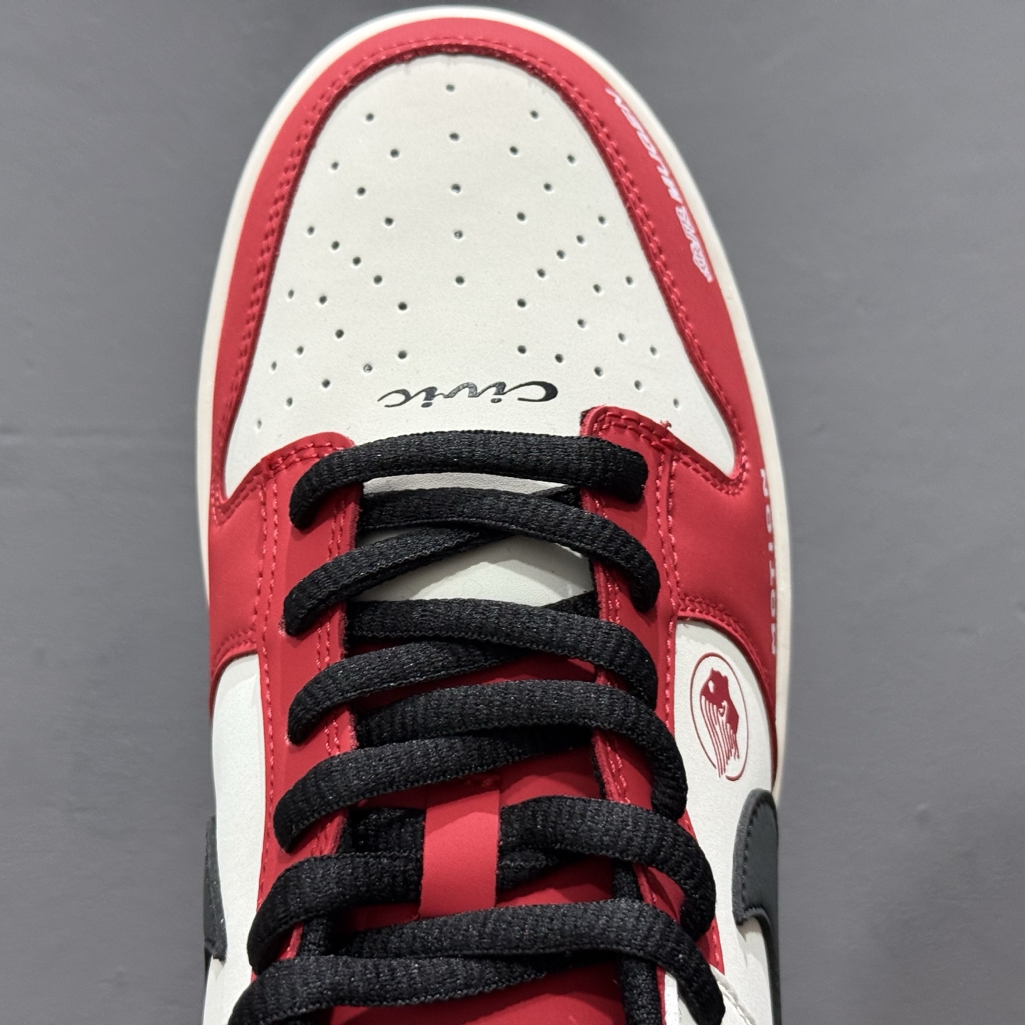 Nike SB Dunk Low 联名配色 机车白红 周年高端定制 低帮休闲板鞋 MU0232-367