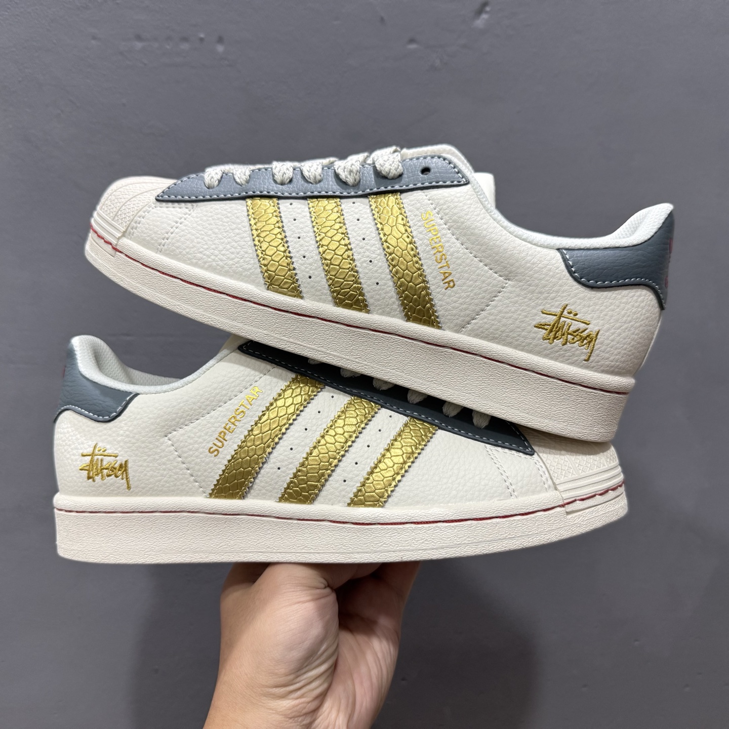 AD Originals Superstar x Stussy 白蓝金 BZ2530