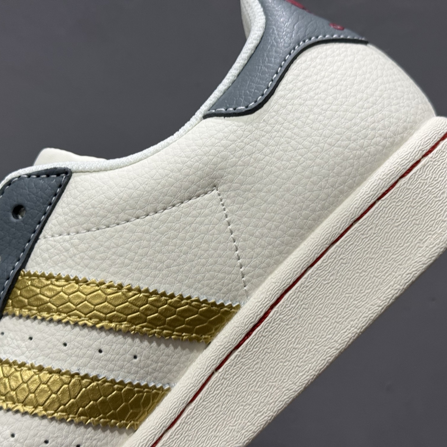 AD Originals Superstar x Stussy 白蓝金 BZ2530