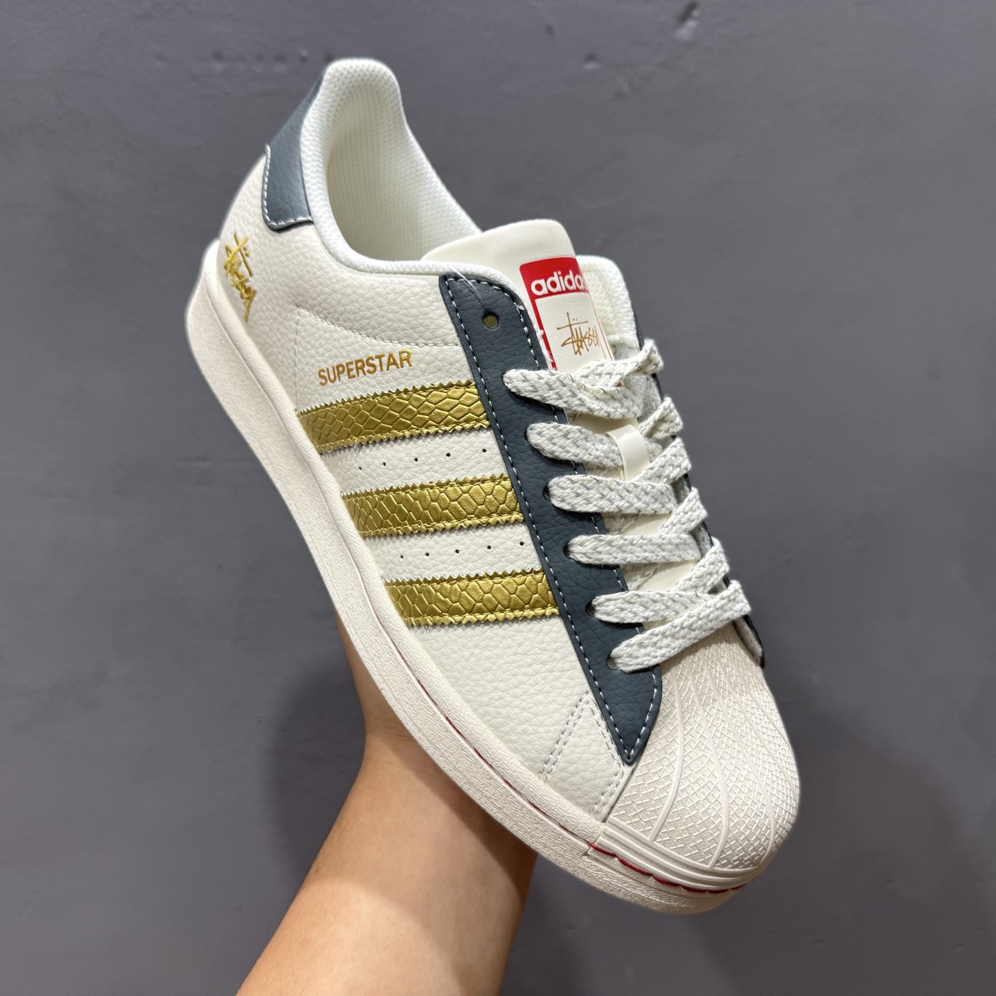 AD Originals Superstar x Stussy 白蓝金 BZ2530
