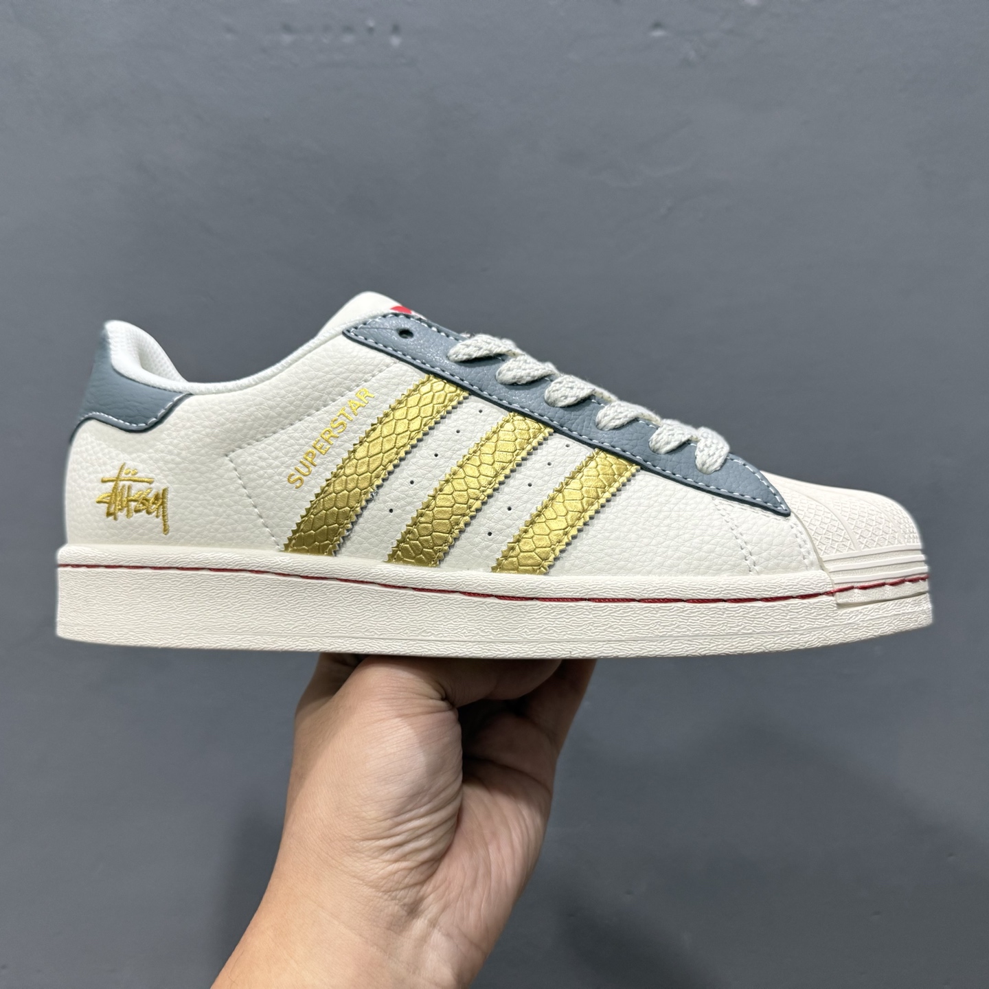 AD Originals Superstar x Stussy 白蓝金 BZ2530