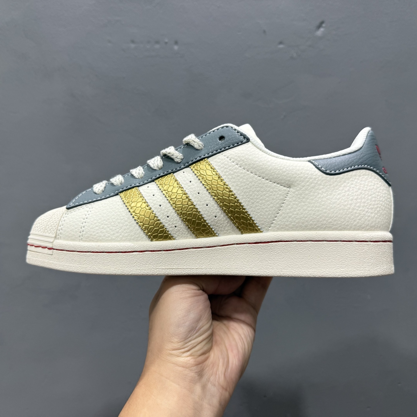 AD Originals Superstar x Stussy 白蓝金 BZ2530