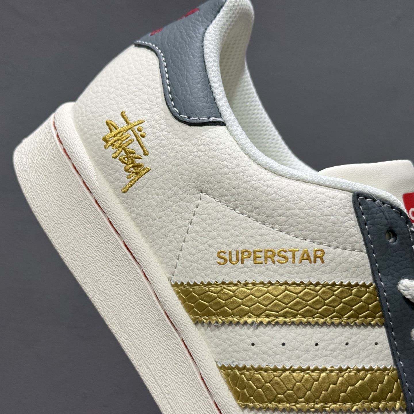 AD Originals Superstar x Stussy 白蓝金 BZ2530