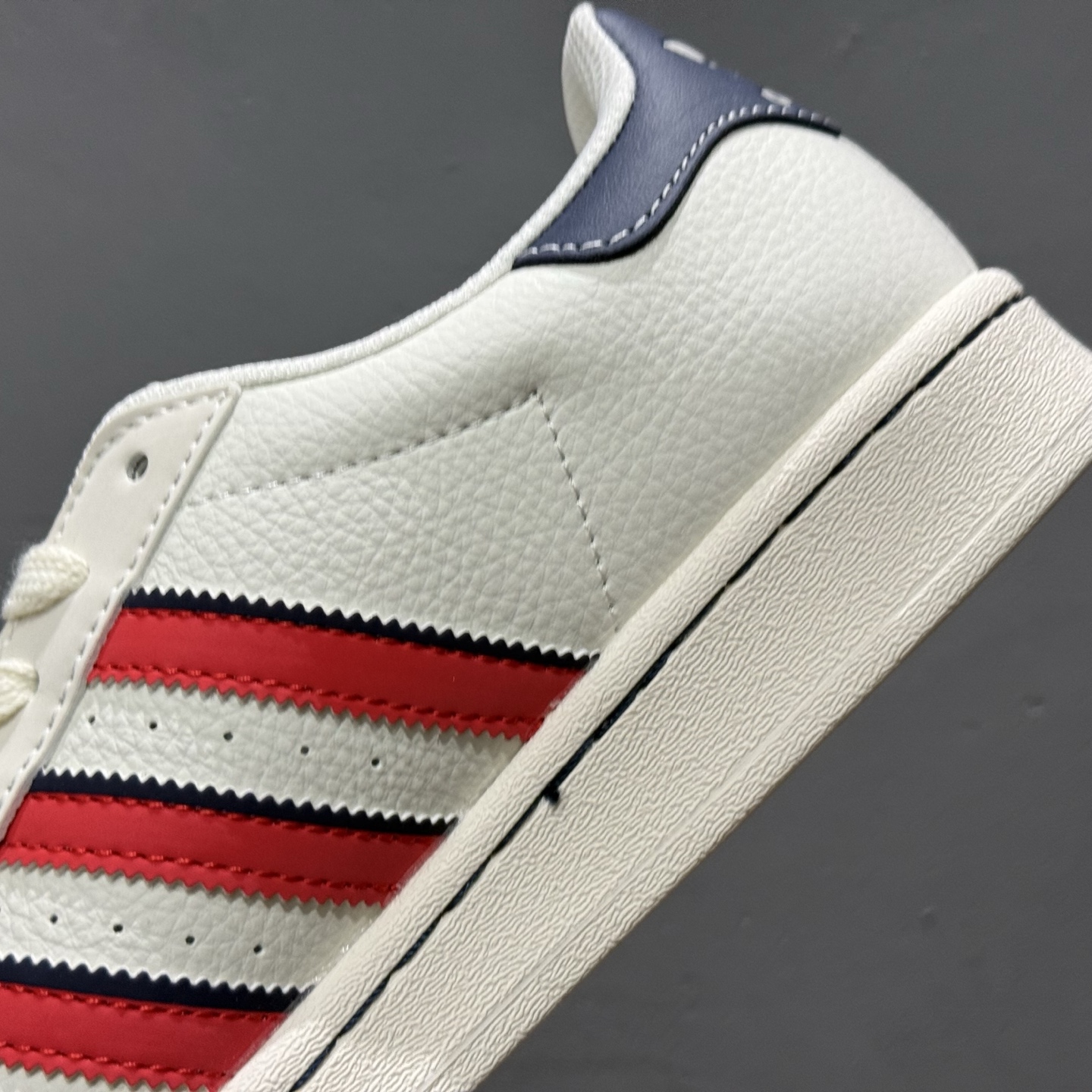 AD Originals Superstar x Louis Vuitton 白蓝红 JY8901