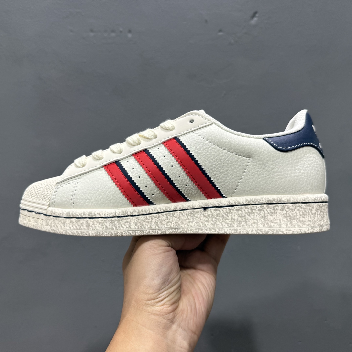 AD Originals Superstar x Louis Vuitton 白蓝红 JY8901