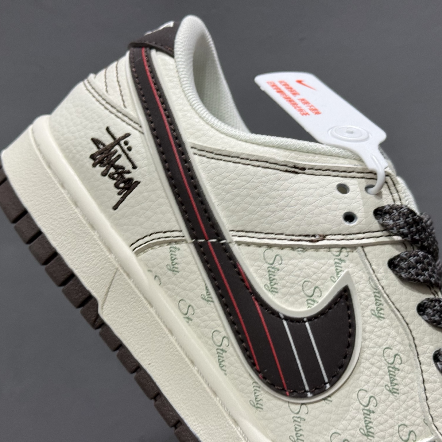 XC版 Nike SB Dunk Low 斯图西联名 双拼红线 周年高端定制 低帮休闲板鞋 XS6089-536