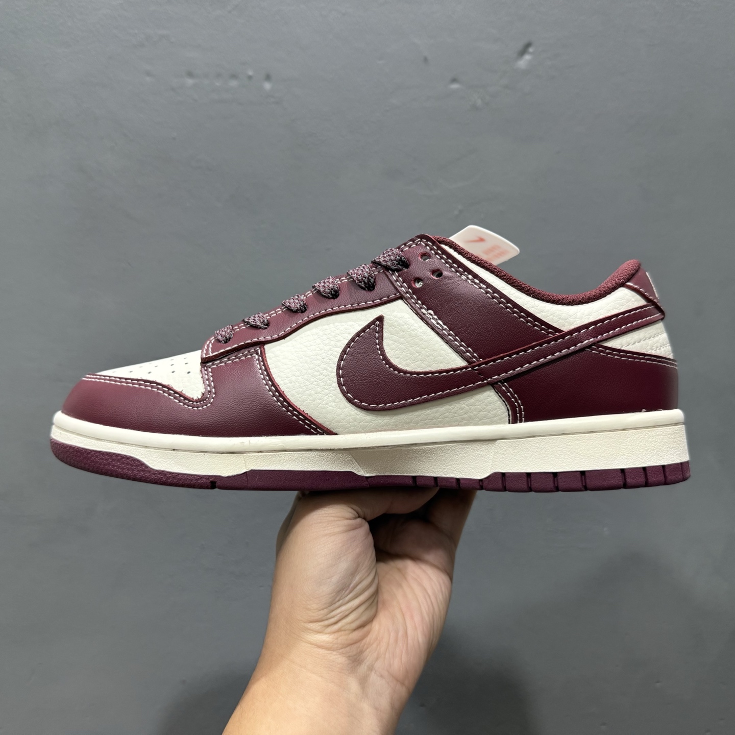 XC版 Nk SB Dunk Low 斯图西联名-酒红 周年高端定制 低帮休闲板鞋 BB9898-001