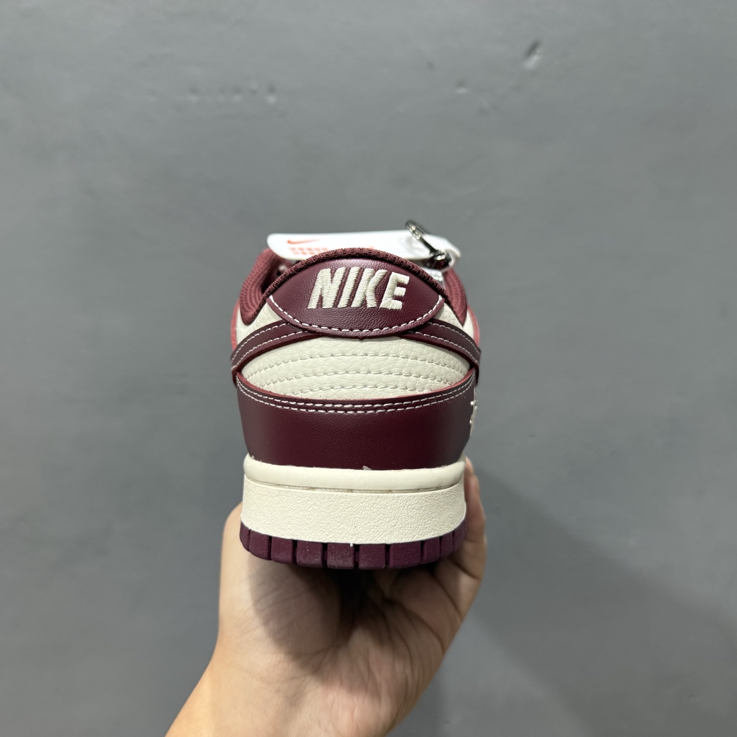 XC版 Nk SB Dunk Low 斯图西联名-酒红 周年高端定制 低帮休闲板鞋 BB9898-001
