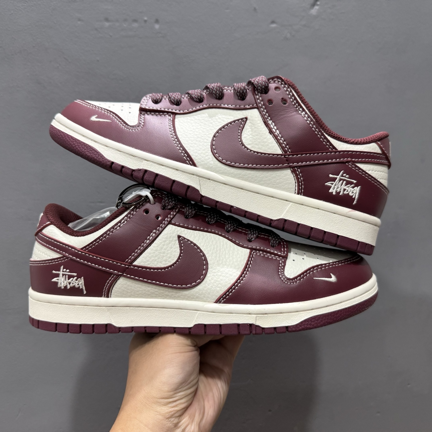 XC版 Nk SB Dunk Low 斯图西联名-酒红 周年高端定制 低帮休闲板鞋 BB9898-001