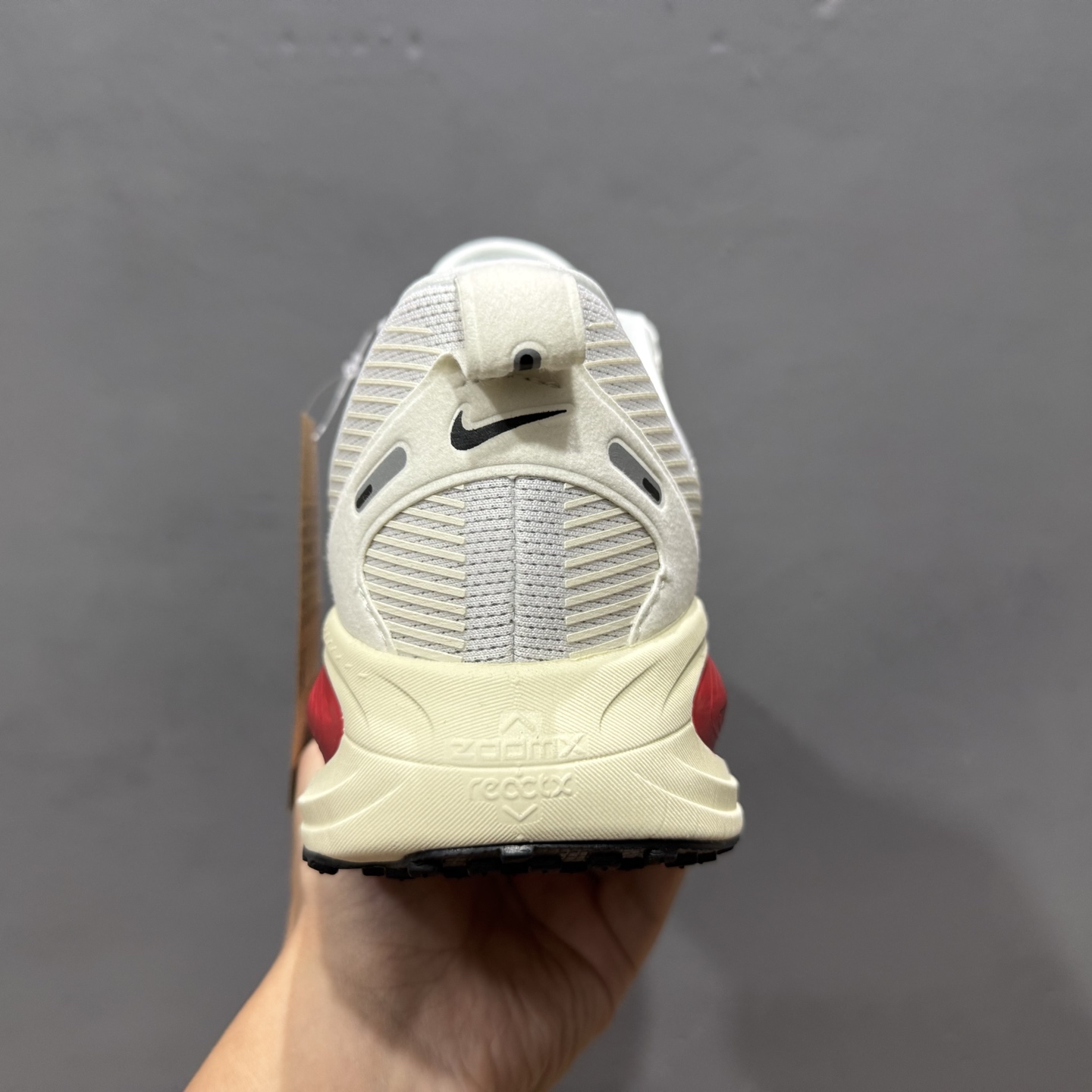 Nike Air Zoom Vomero 18 登月18 2025新款缓震休闲跑鞋 HM6803-001