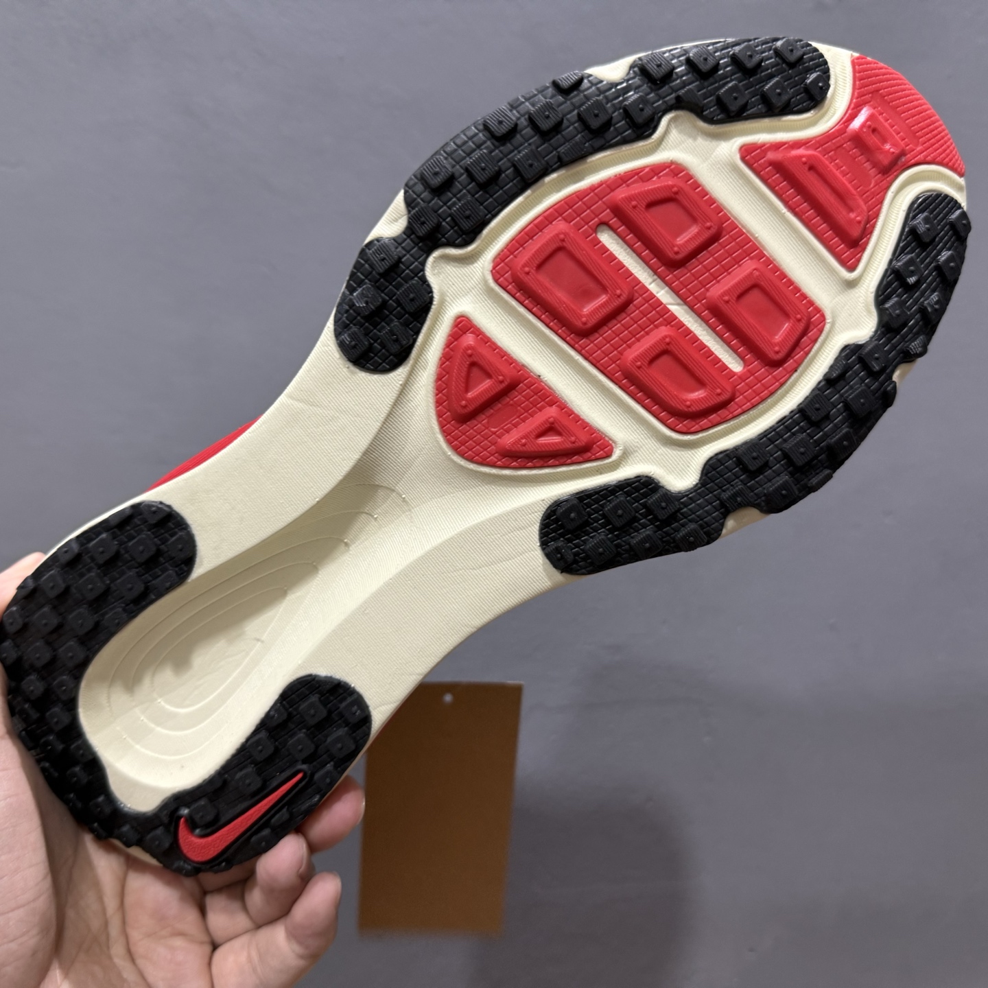 Nike Air Zoom Vomero 18 登月18 2025新款缓震休闲跑鞋 HM6803-001