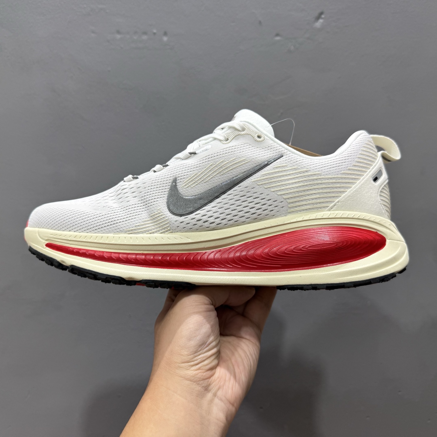 Nike Air Zoom Vomero 18 登月18 2025新款缓震休闲跑鞋 HM6803-001