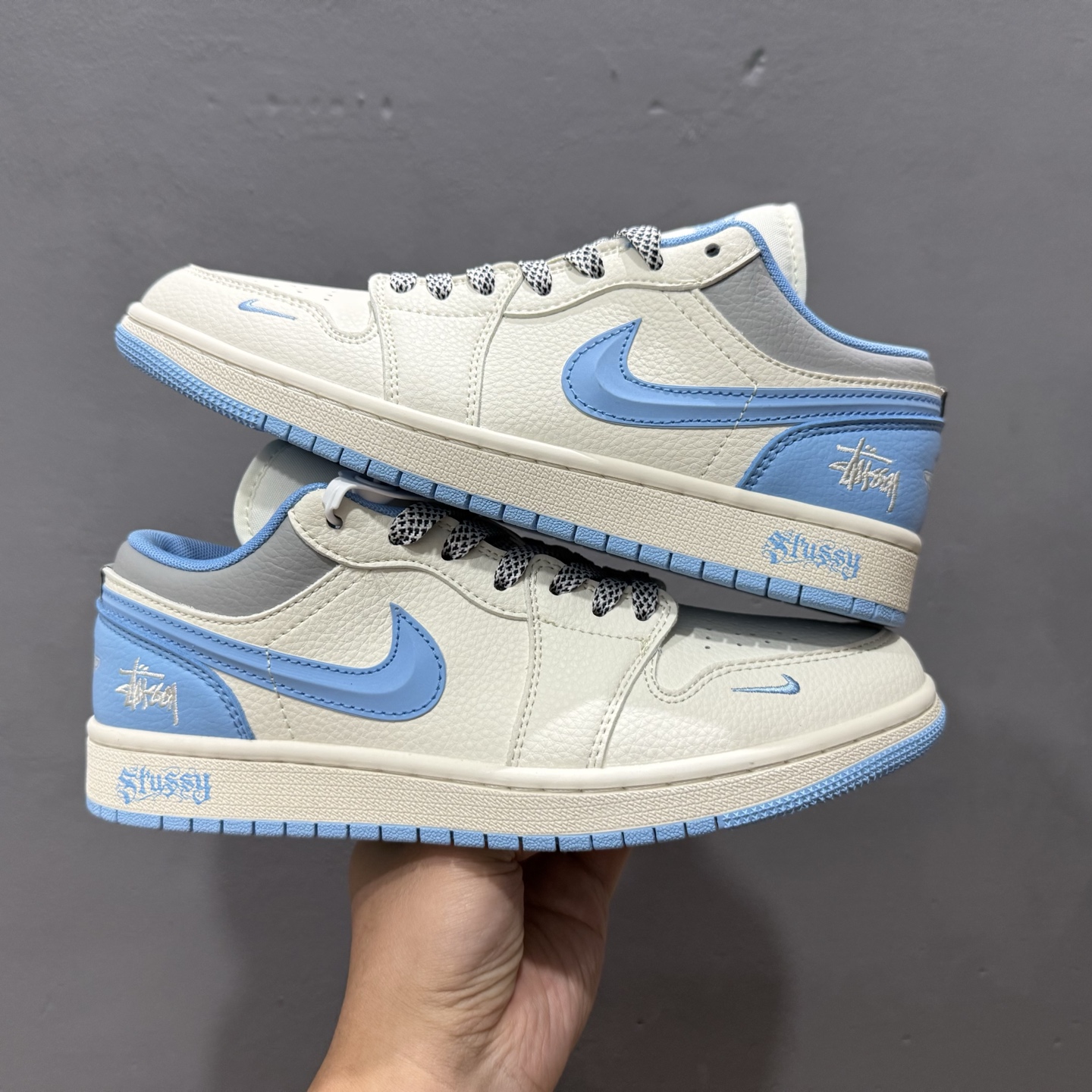 Air Jordan 1 Low AJ1 乔1 斯图西联名 白蓝立体勾 高端定制 低帮复古篮球鞋 XS6086-559