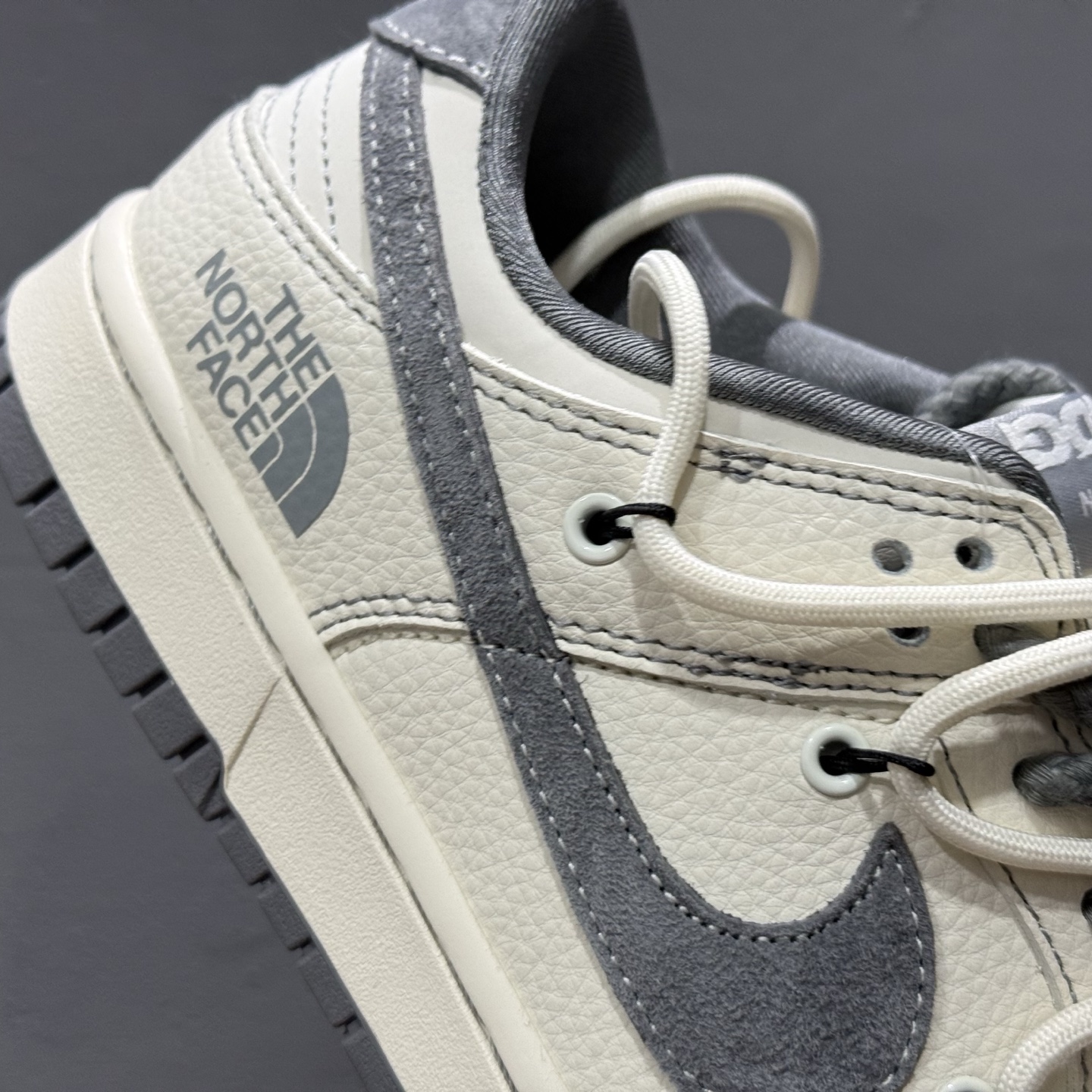 Nike SB Dunk Low 北面系列 绑带米白灰勾 周年高端定制 低帮休闲板鞋 YX5066-285