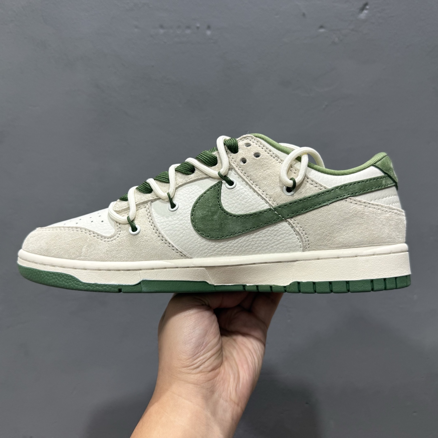 Nike SB Dunk Low 斯图西系列 绑带猪八绿勾 周年高端定制 低帮休闲板鞋 DM6868-094