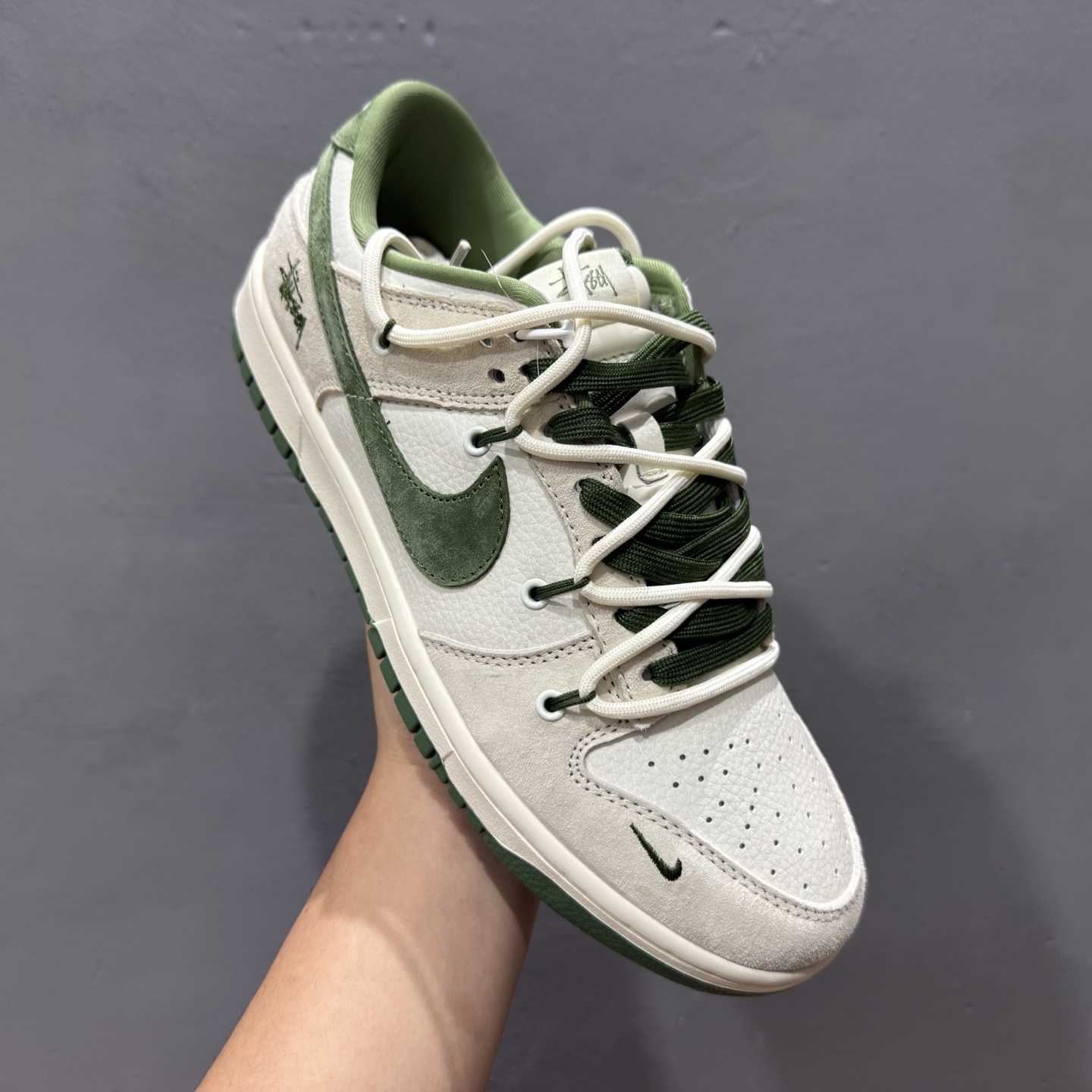 Nike SB Dunk Low 斯图西系列 绑带猪八绿勾 周年高端定制 低帮休闲板鞋 DM6868-094