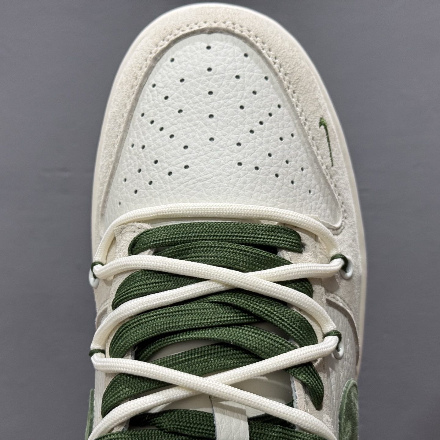 Nike SB Dunk Low 斯图西系列 绑带猪八绿勾 周年高端定制 低帮休闲板鞋 DM6868-094