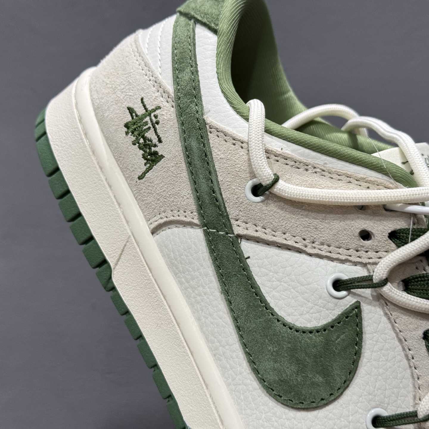 Nike SB Dunk Low 斯图西系列 绑带猪八绿勾 周年高端定制 低帮休闲板鞋 DM6868-094