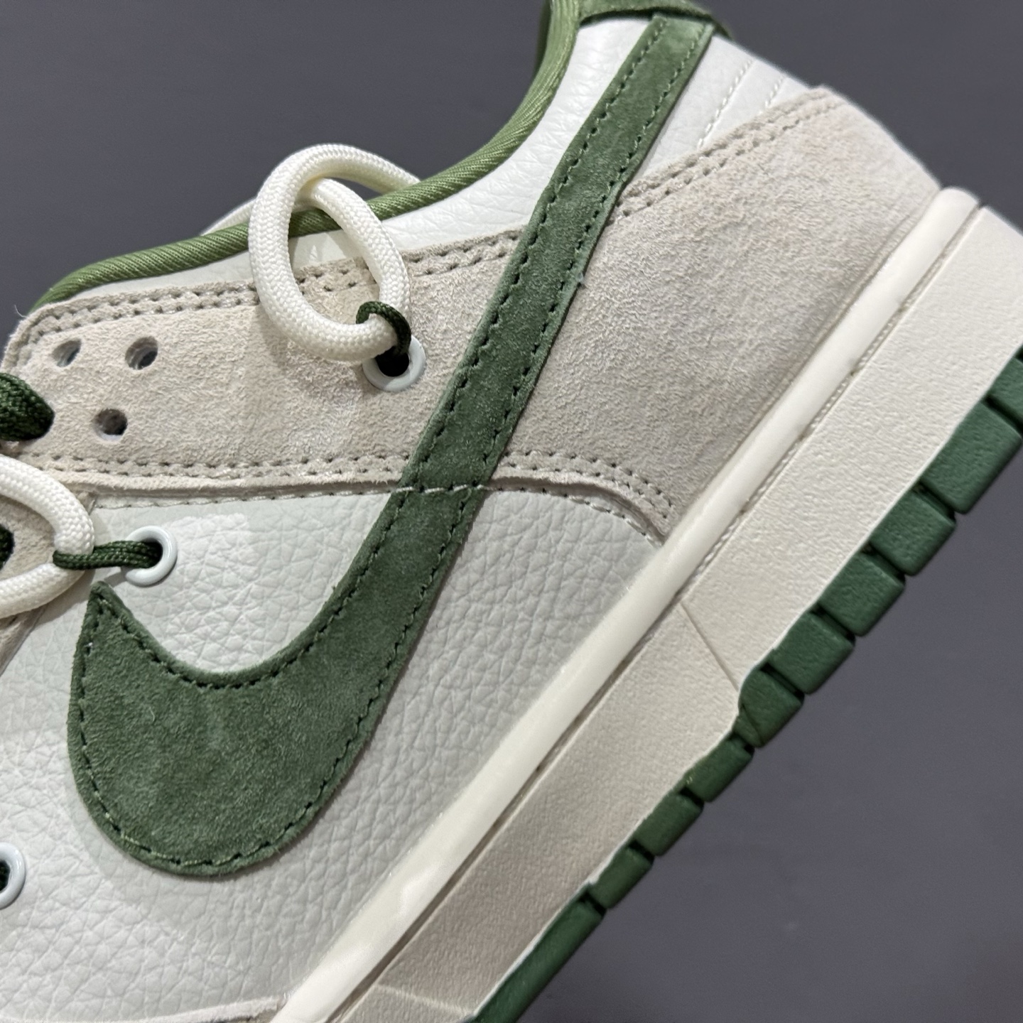 Nike SB Dunk Low 斯图西系列 绑带猪八绿勾 周年高端定制 低帮休闲板鞋 DM6868-094