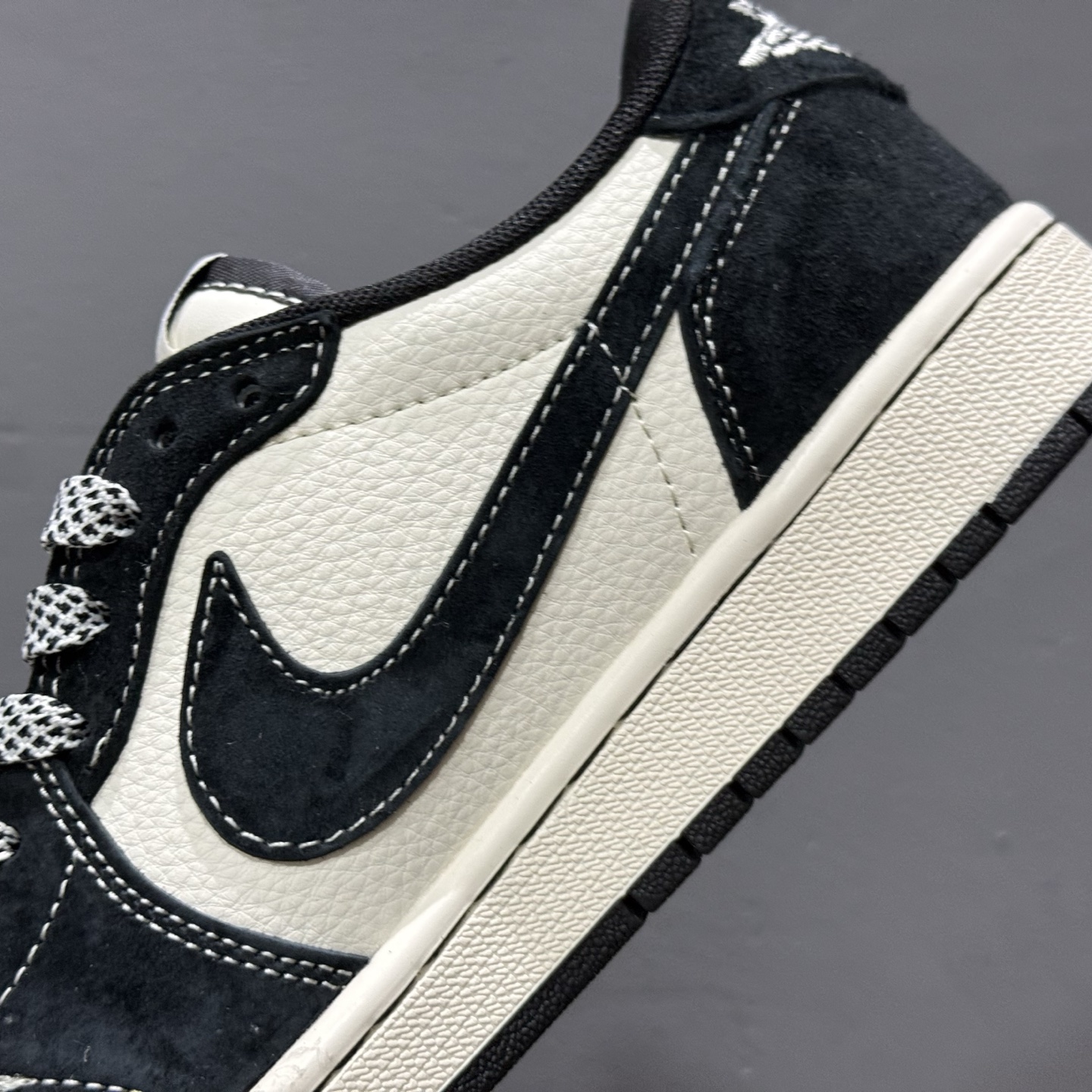Travis Scott x Fragment Design x Air Jordan 1 Low SP AJ1 乔1 斯图西联名 黑白织布 低帮文化休闲板鞋 YX5066-299
