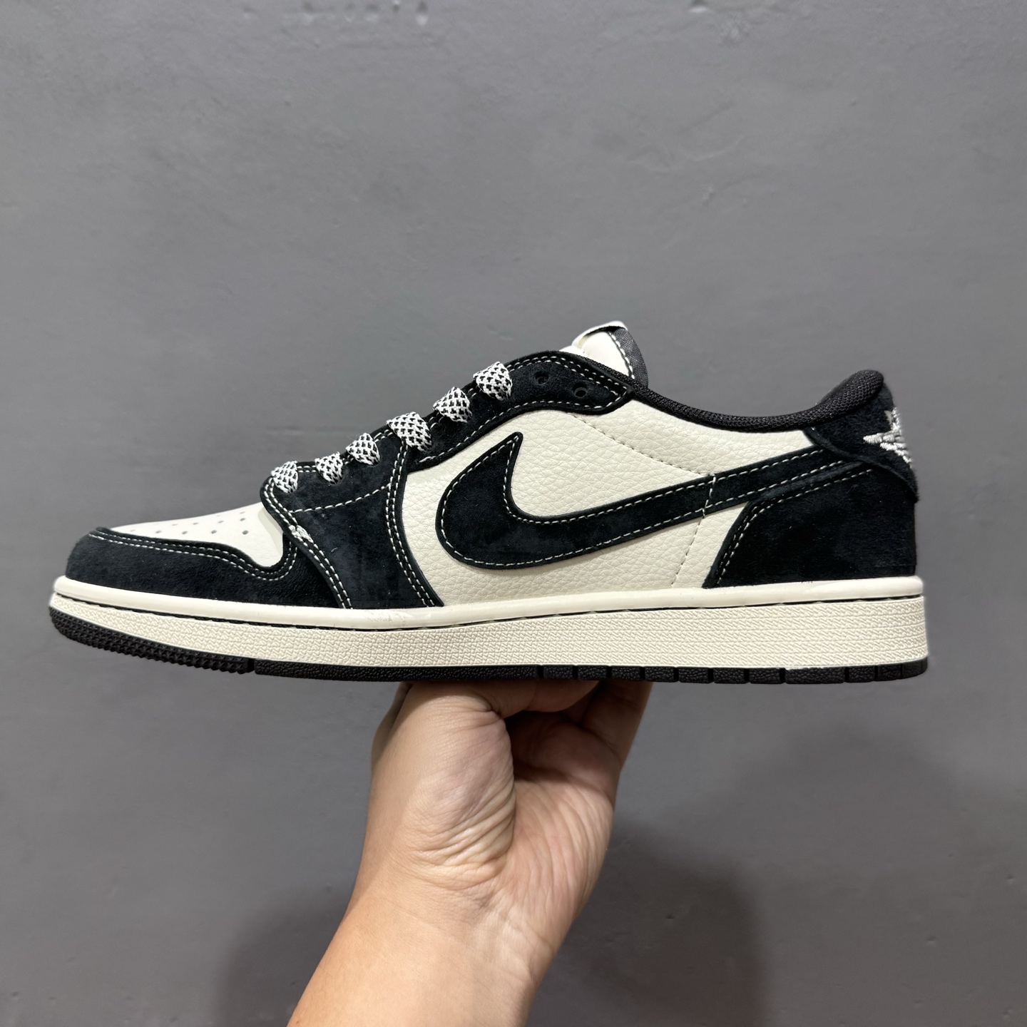 Travis Scott x Fragment Design x Air Jordan 1 Low SP AJ1 乔1 斯图西联名 黑白织布 低帮文化休闲板鞋 YX5066-299