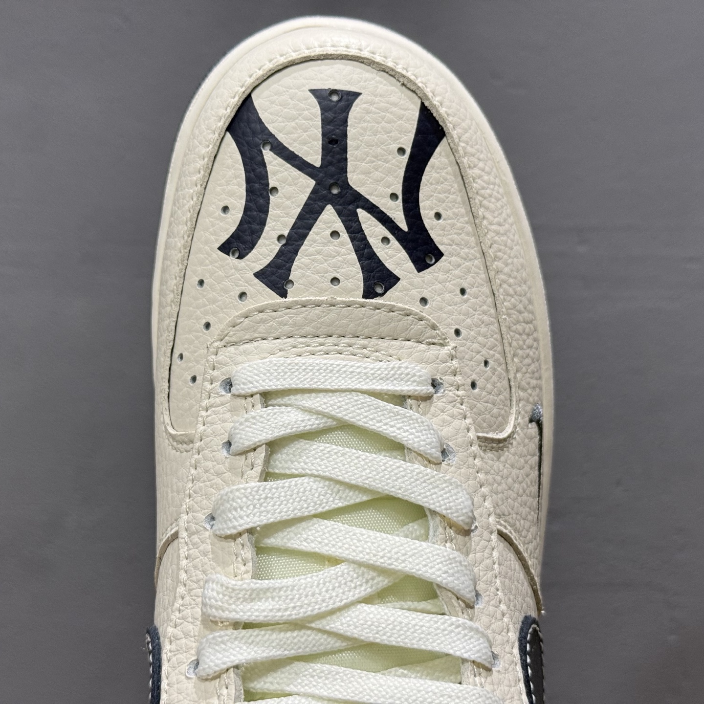 Nike Air Force 1'07 Low MLB联名 鞋面涂鸦 空军一号低帮休闲板鞋 DF0188-051