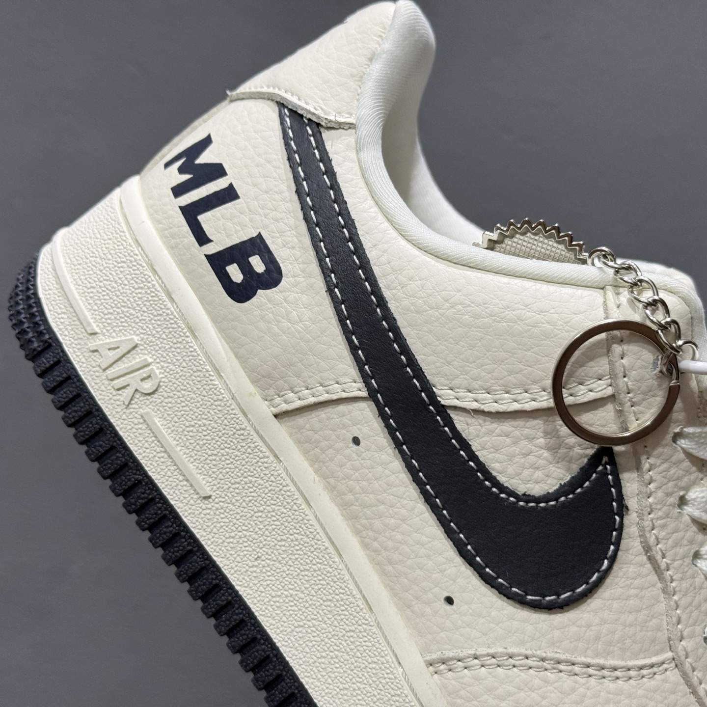 Nike Air Force 1'07 Low MLB联名 鞋面涂鸦 空军一号低帮休闲板鞋 DF0188-051