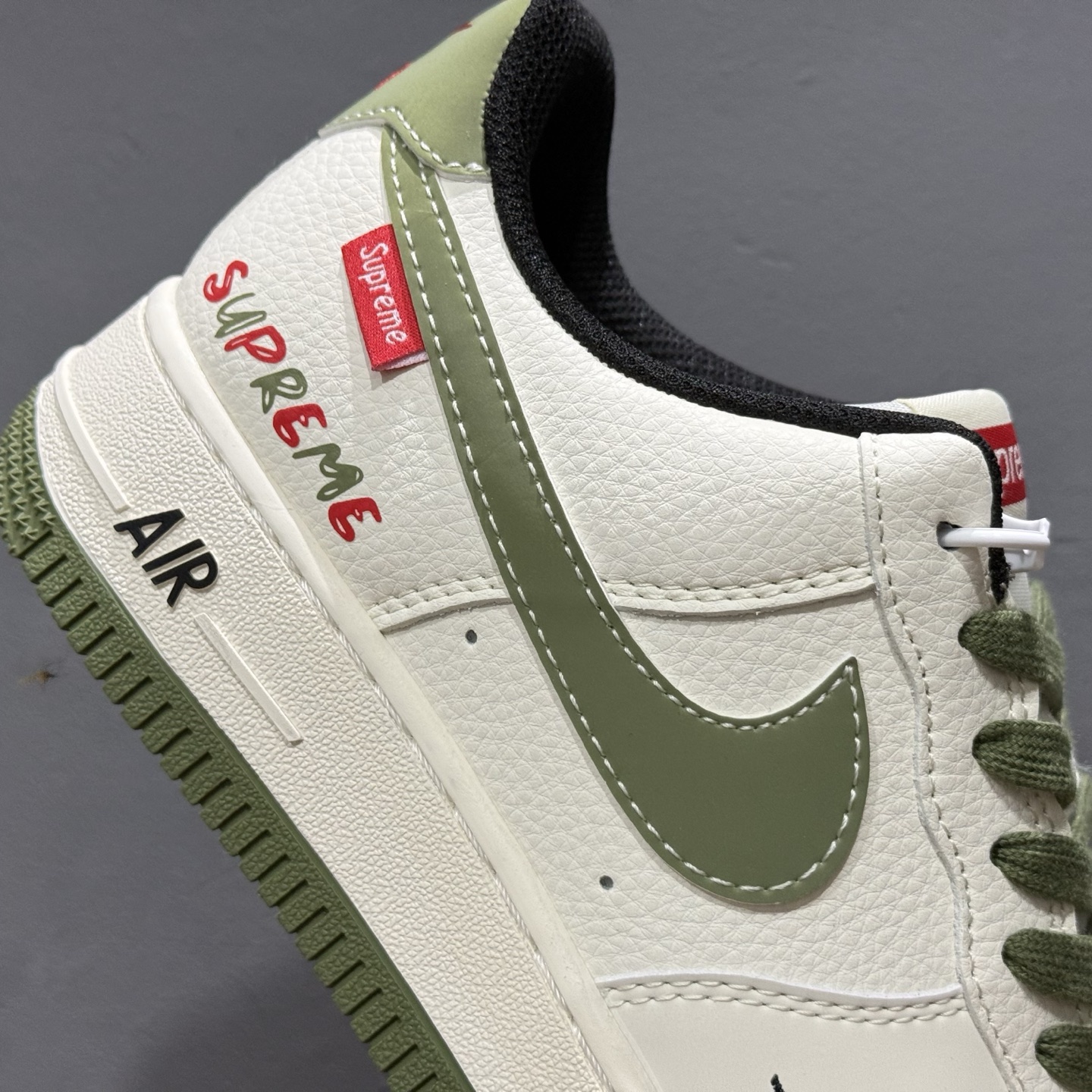 Nike Air Force 1'07 Low Supreme联名 军绿红标 空军一号低帮休闲板鞋 XS1958-566