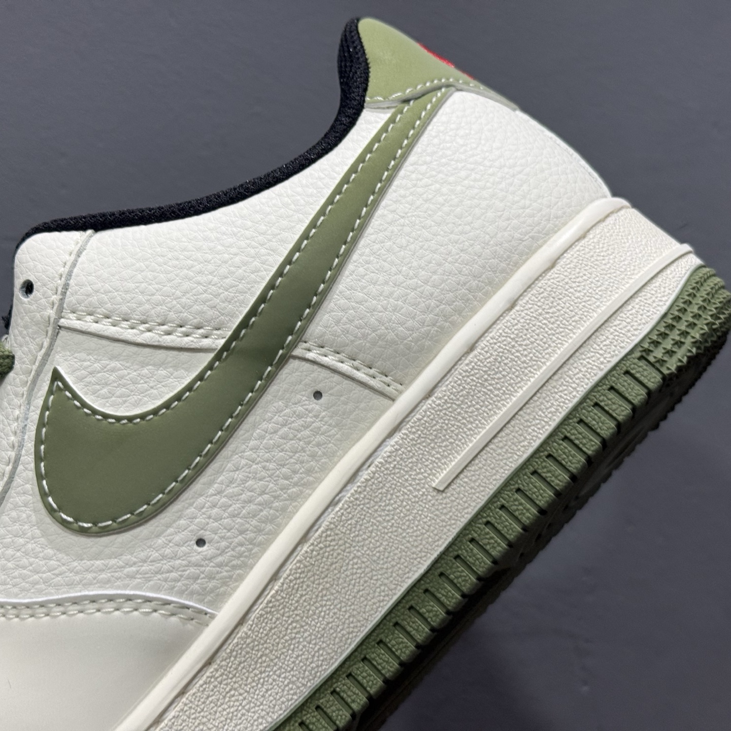 Nike Air Force 1'07 Low Supreme联名 军绿红标 空军一号低帮休闲板鞋 XS1958-566