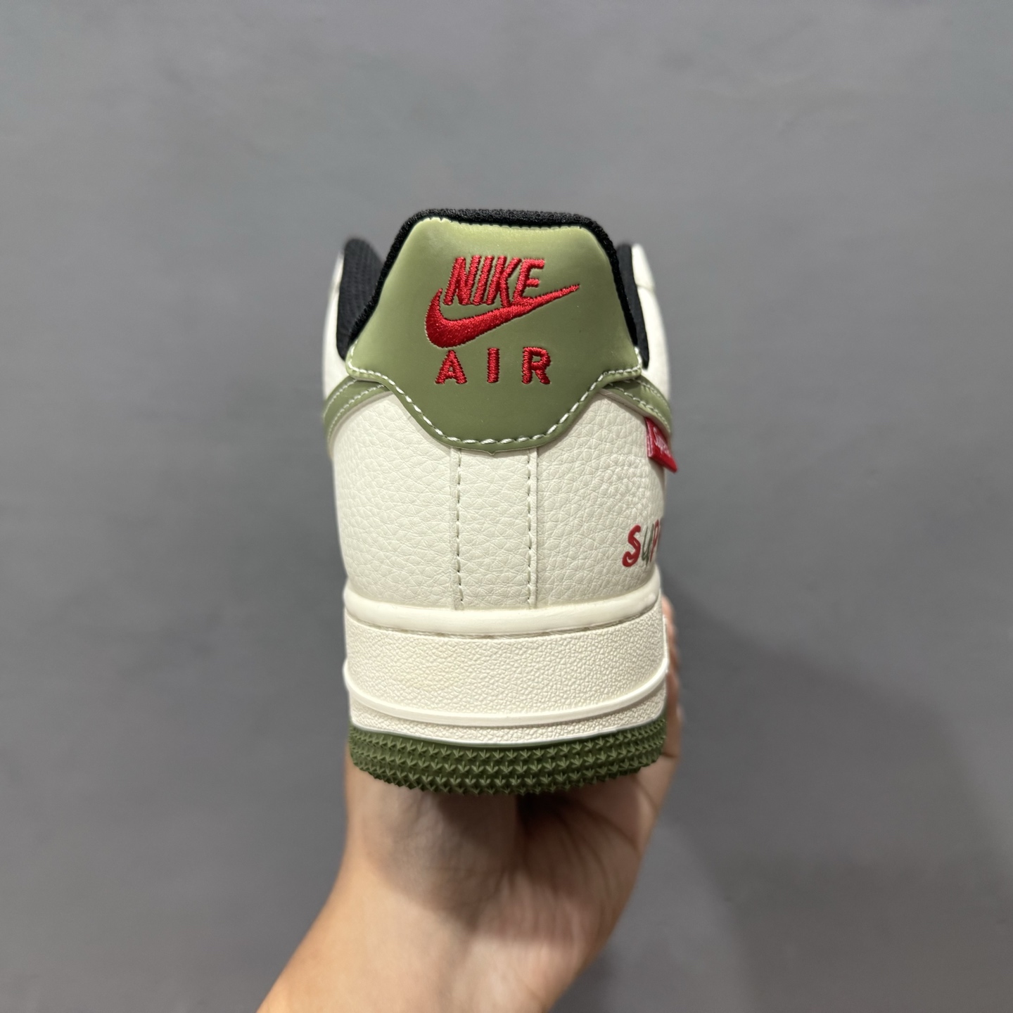 Nike Air Force 1'07 Low Supreme联名 军绿红标 空军一号低帮休闲板鞋 XS1958-566