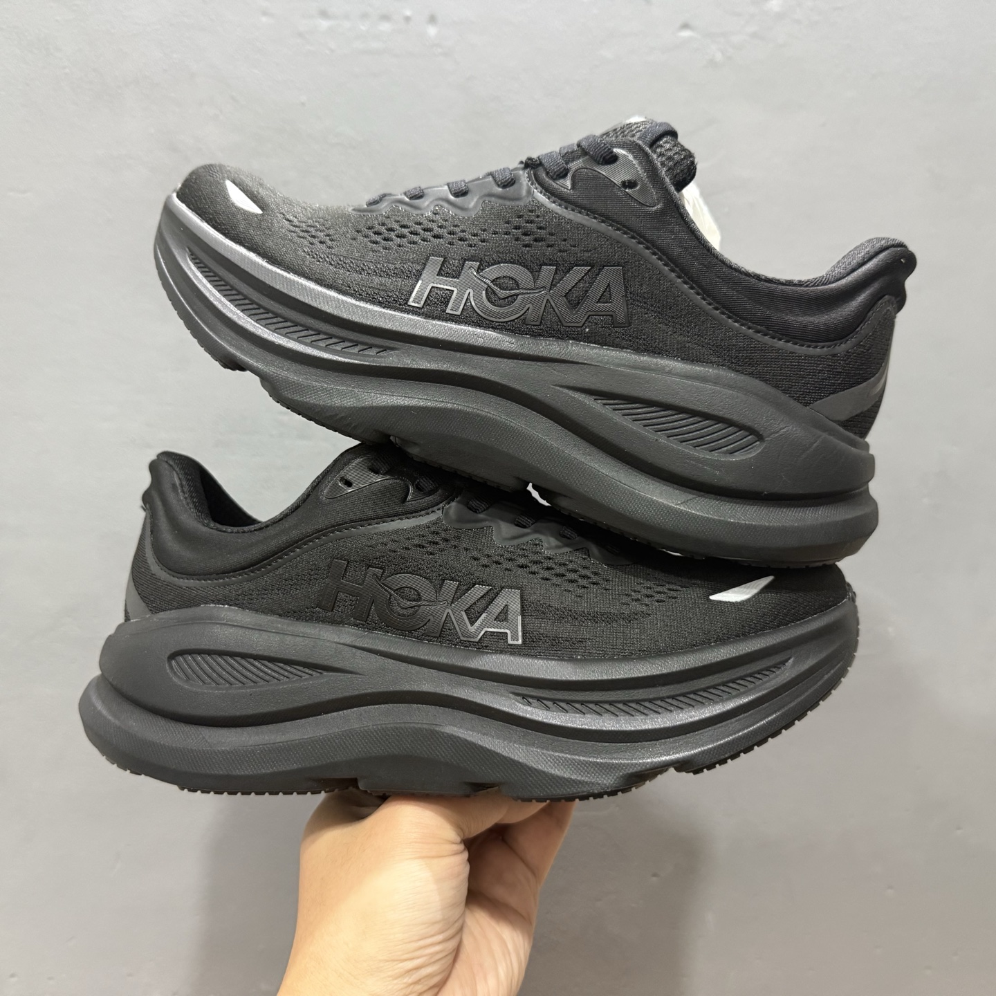 HOKA ONE ONE Bondi 9 邦迪九代跑步鞋 灰白色 1162012/CYWH